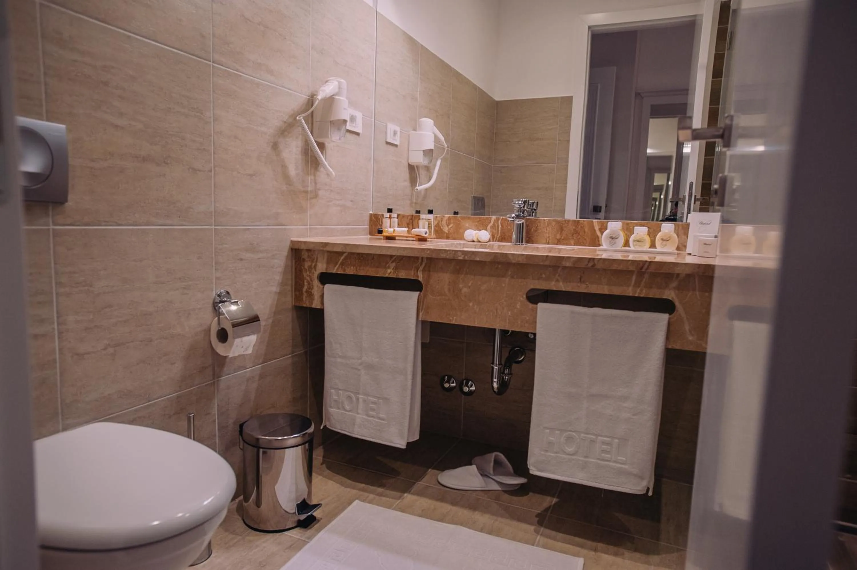 Shower in Hotel Central Park