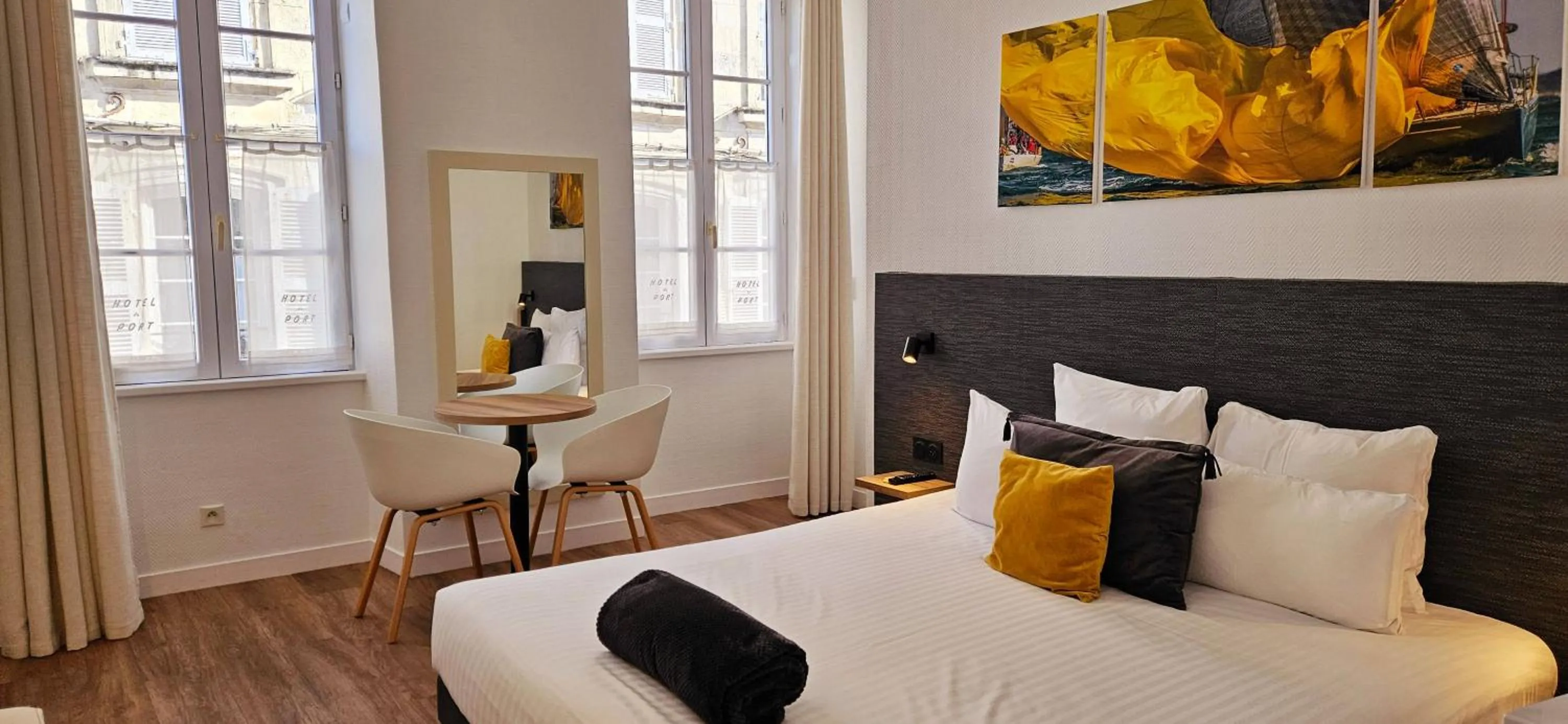 Photo of the whole room, Bed in Hôtel du Port