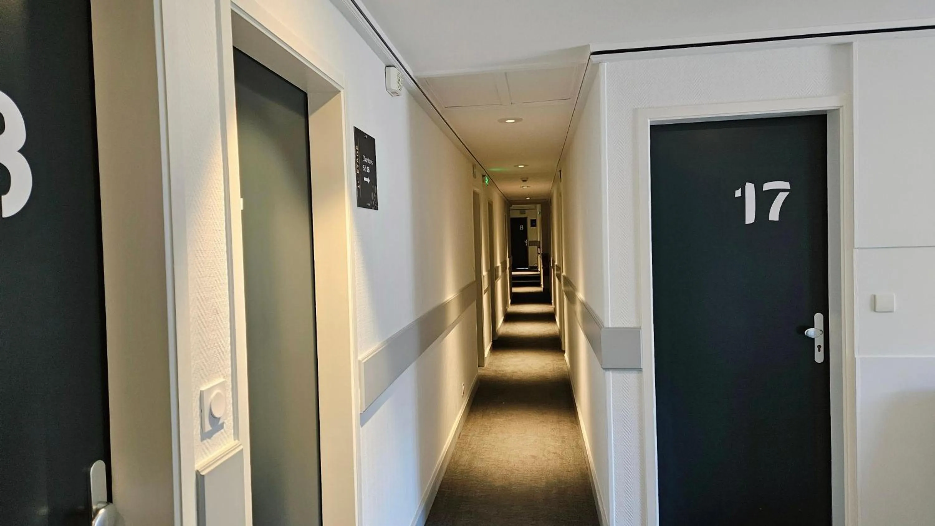 Decorative detail in Hôtel du Port