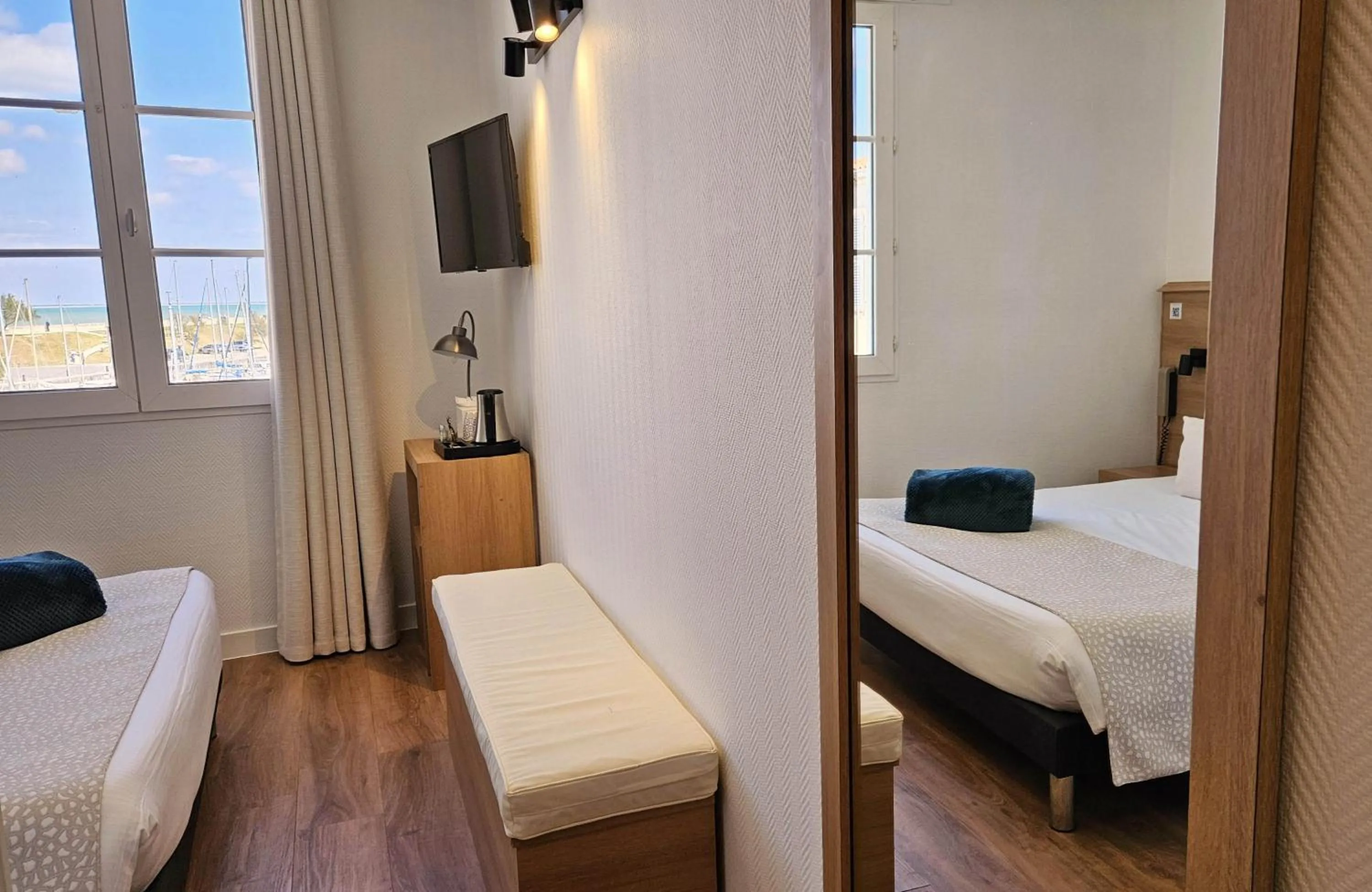 Photo of the whole room, Bed in Hôtel du Port