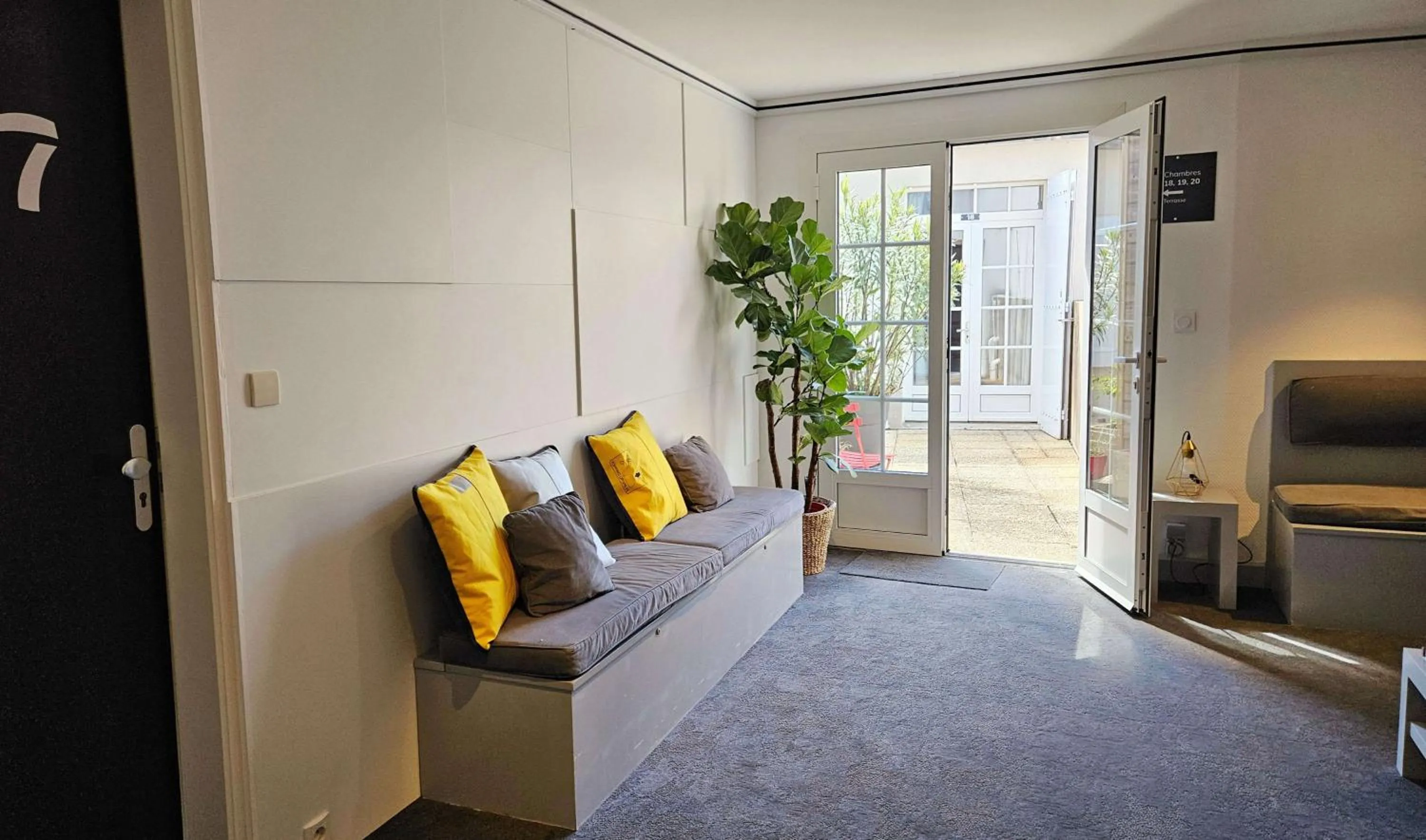 Seating area in Hôtel du Port