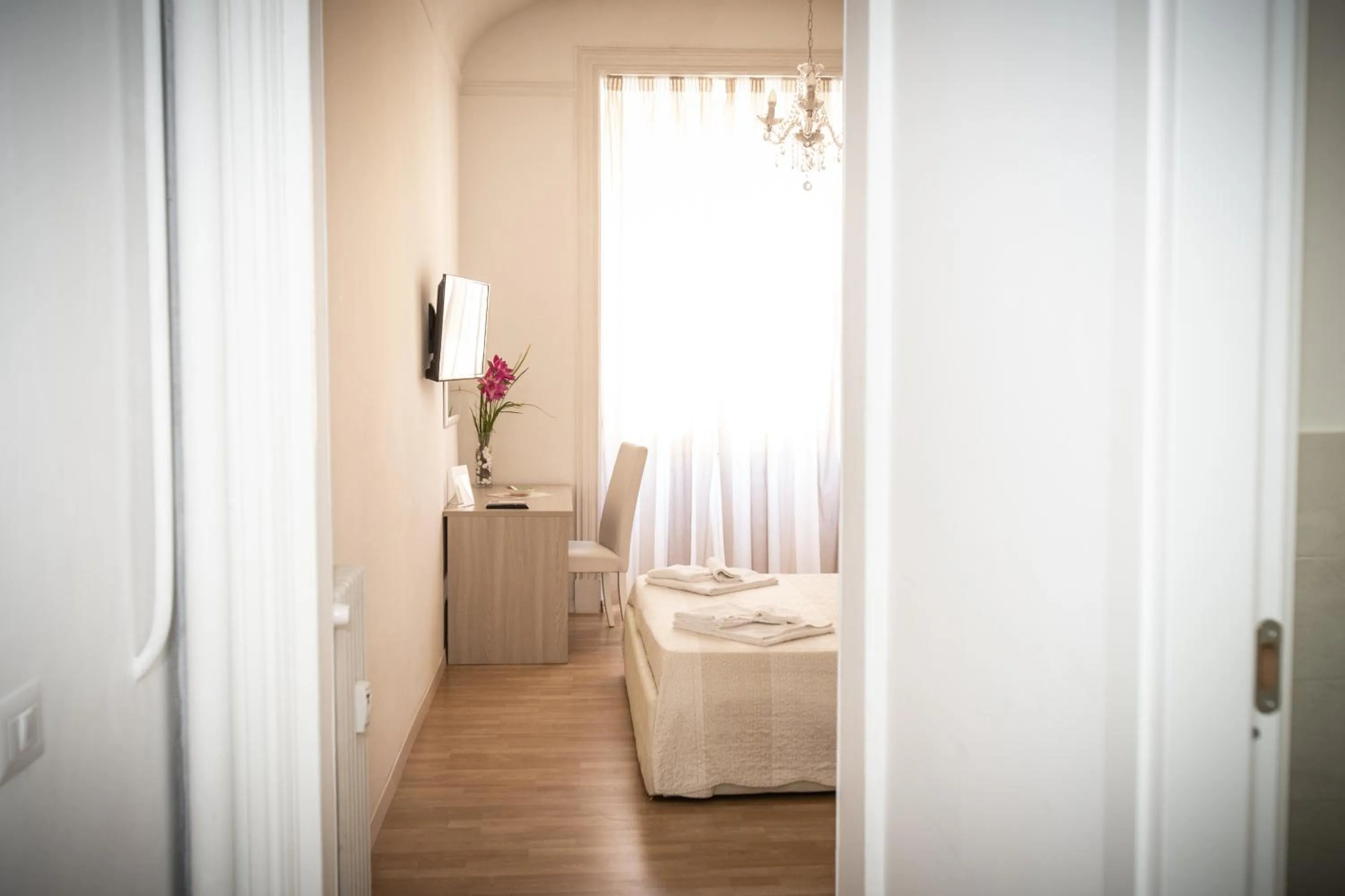 Bedroom, Bed in El Dorado Vatican