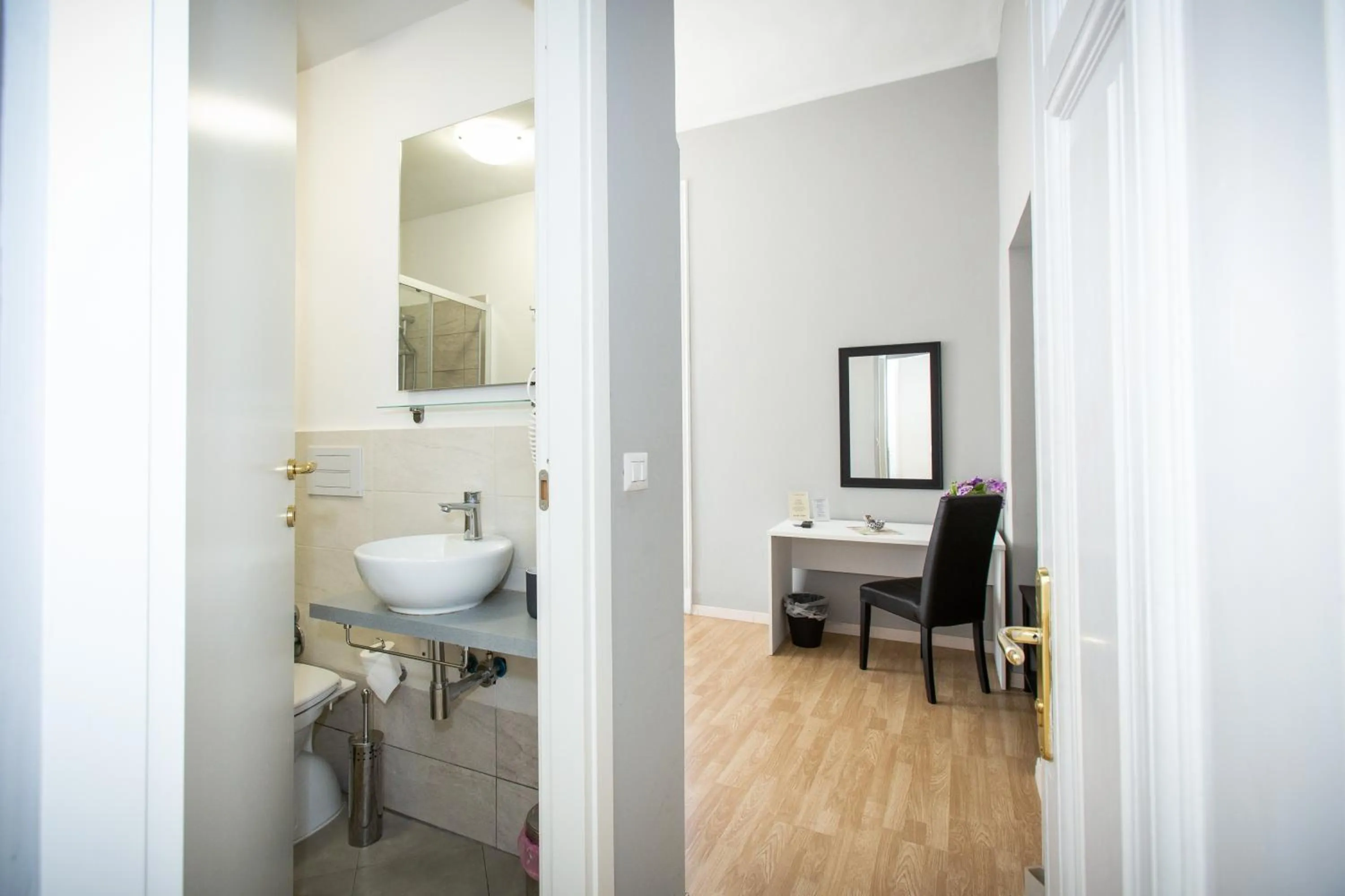 Bedroom in El Dorado Vatican