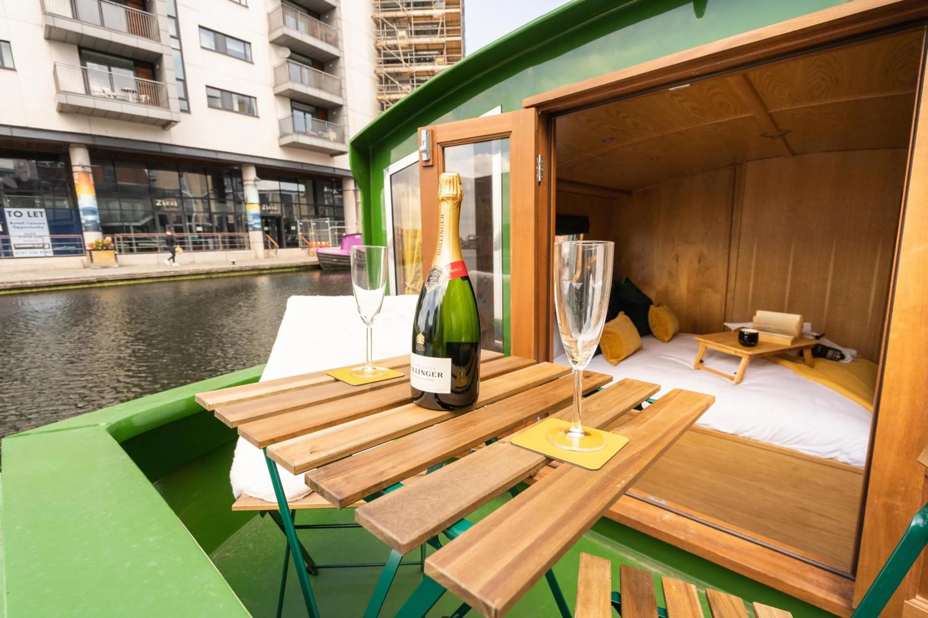 Patio in Edinburgh - Houseboats