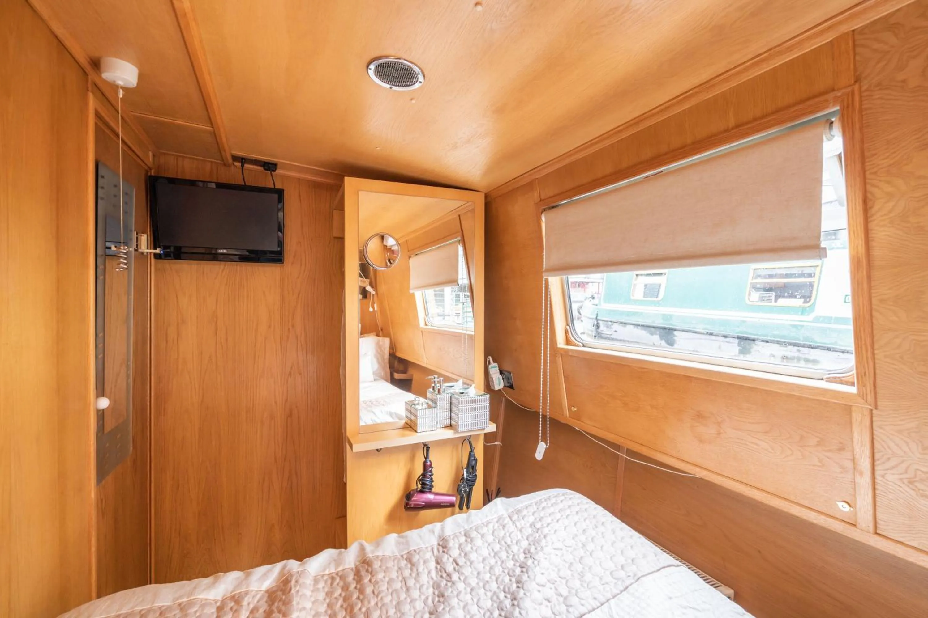 Bedroom, Bed in Edinburgh - Houseboats