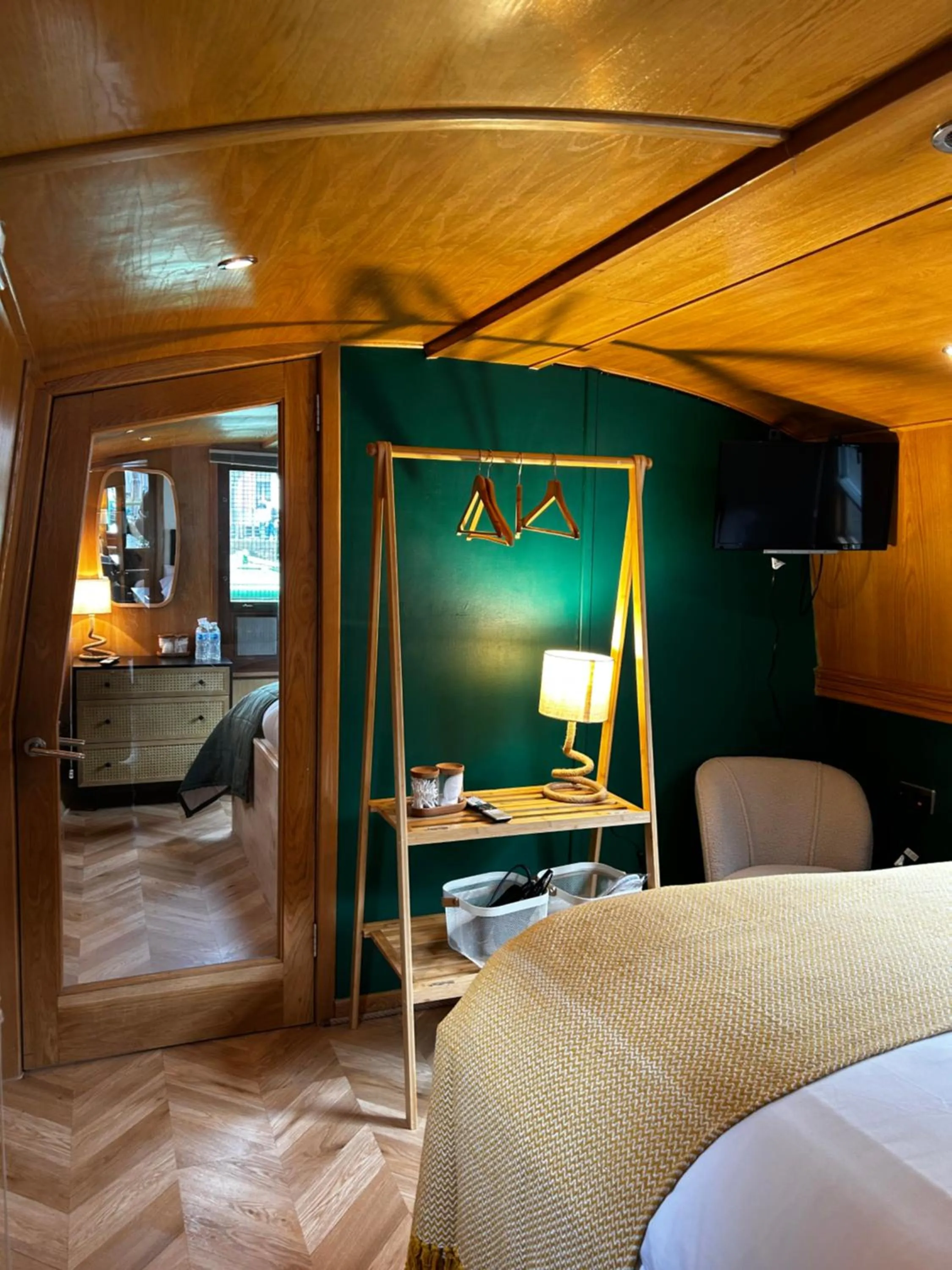 Bed in Edinburgh - Houseboats