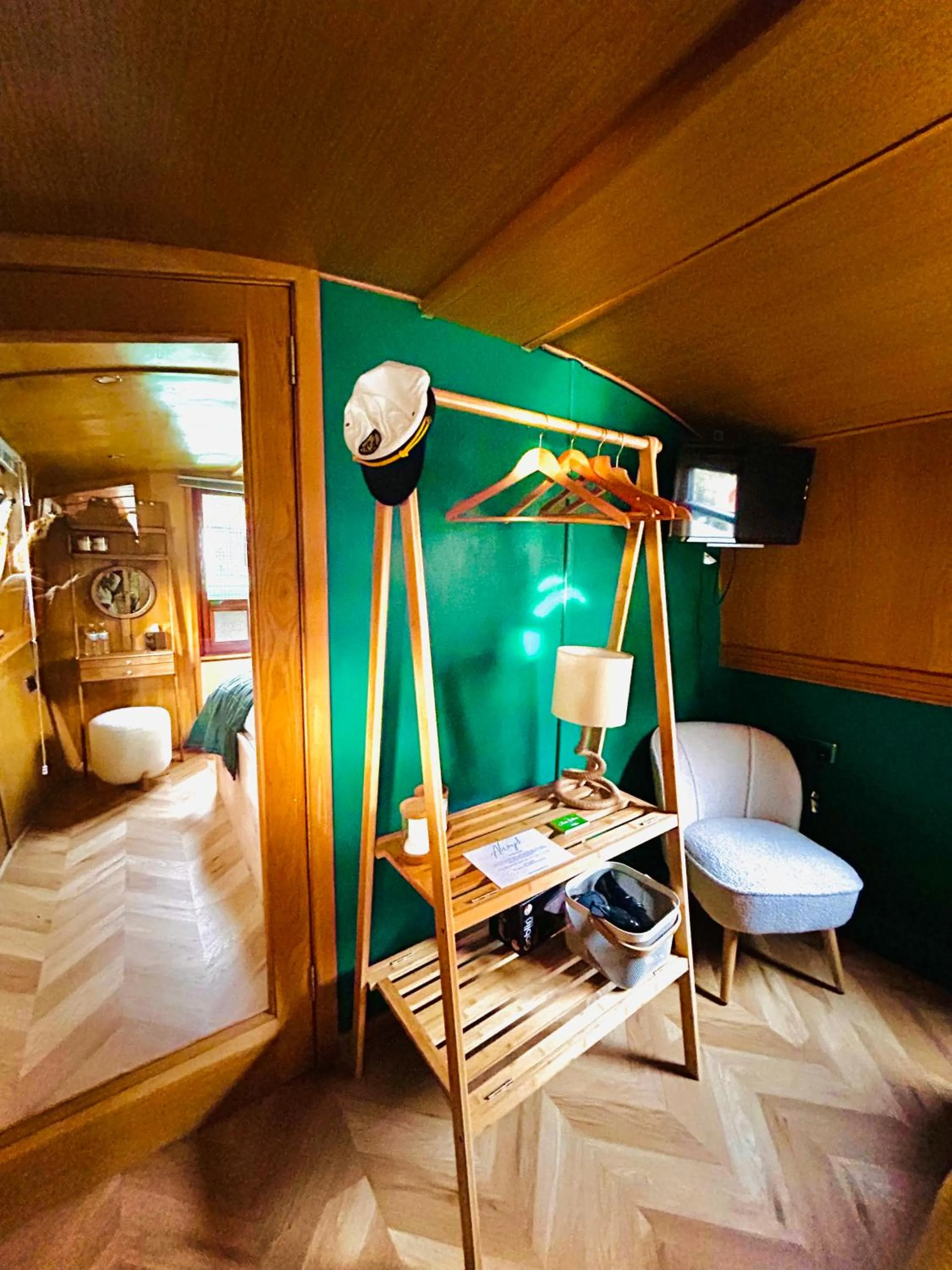 TV and multimedia, Bed in Edinburgh - Houseboats