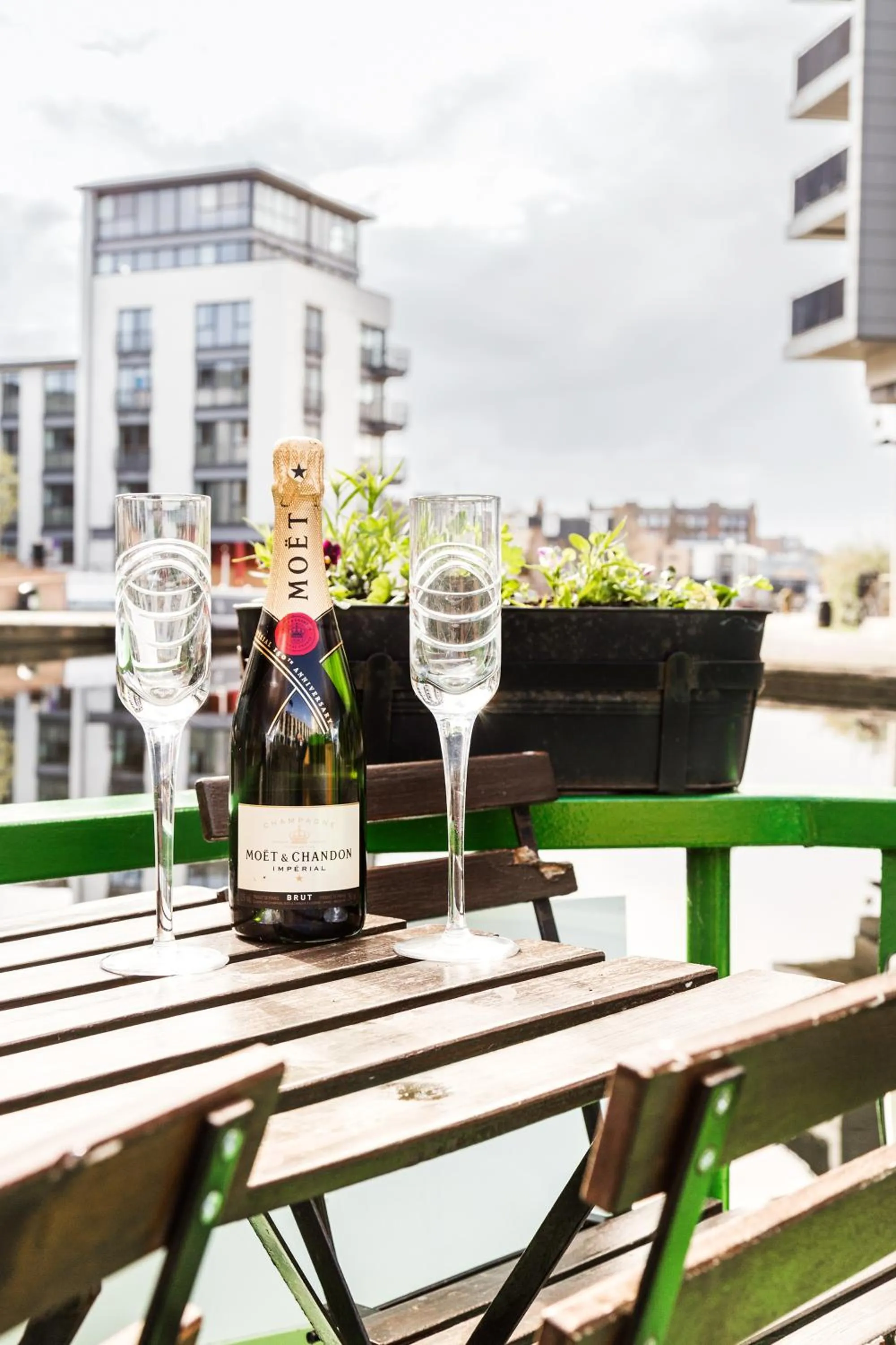 Patio in Edinburgh - Houseboats