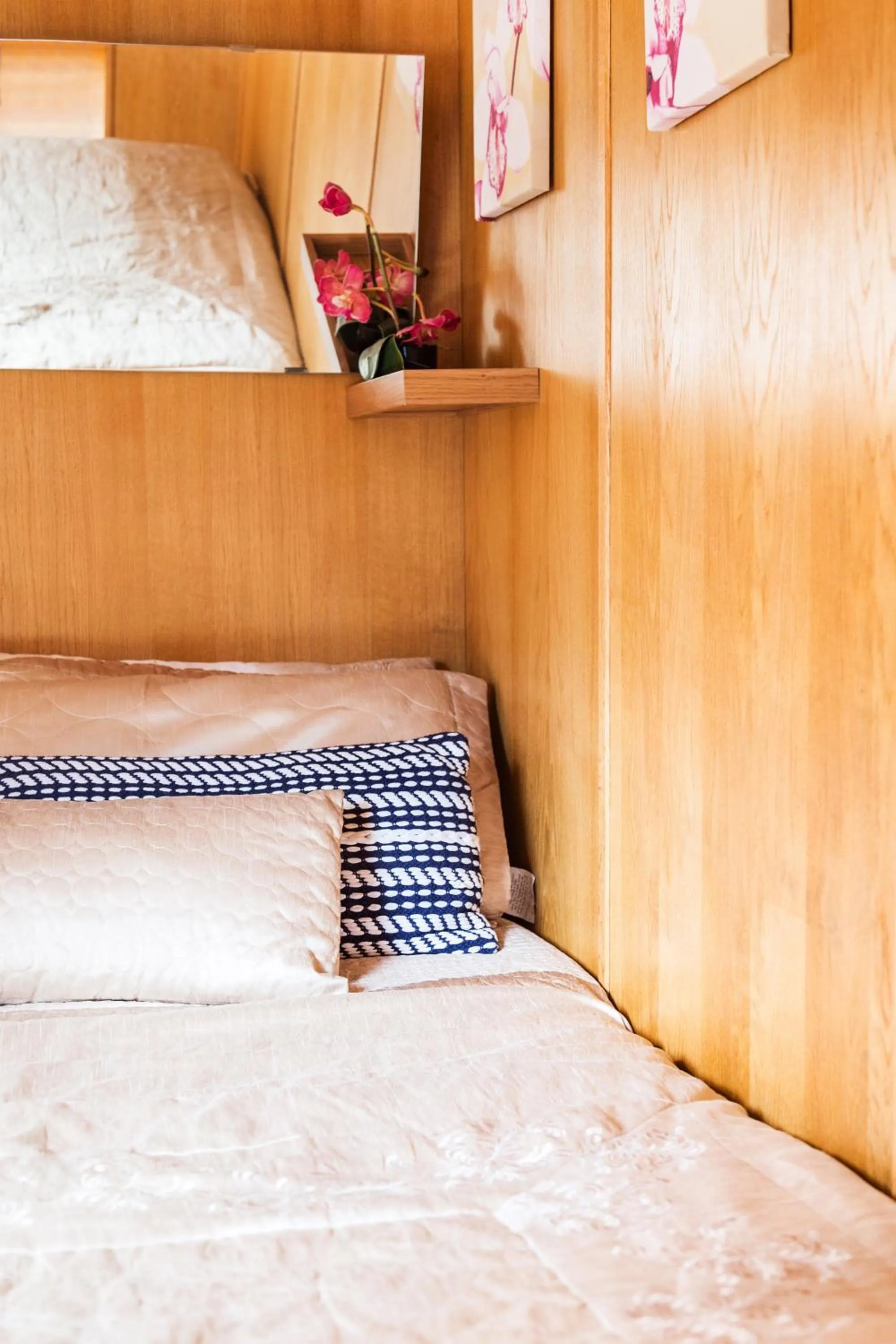 Bed in Edinburgh - Houseboats