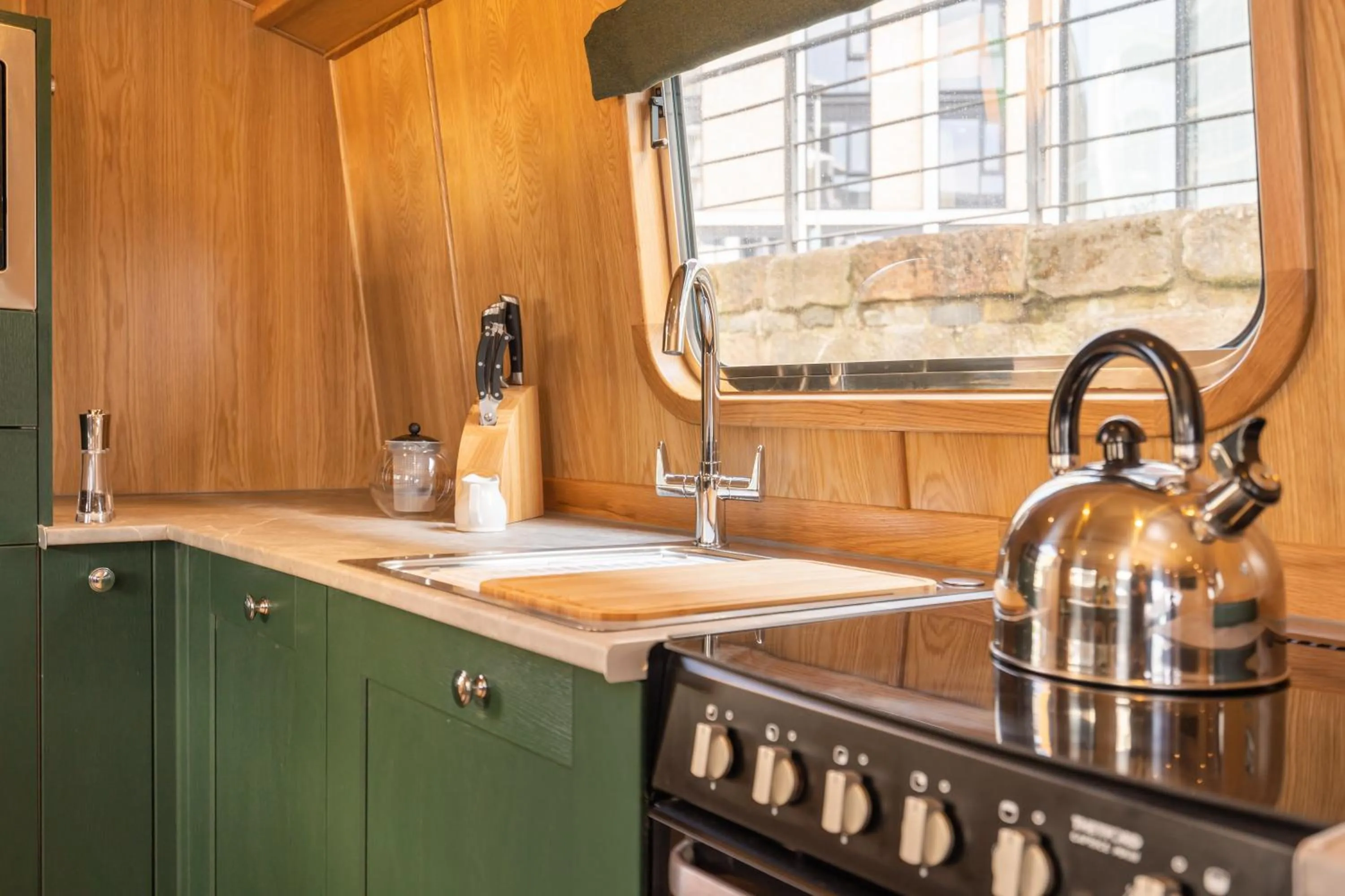 Kitchen or kitchenette in Edinburgh - Houseboats