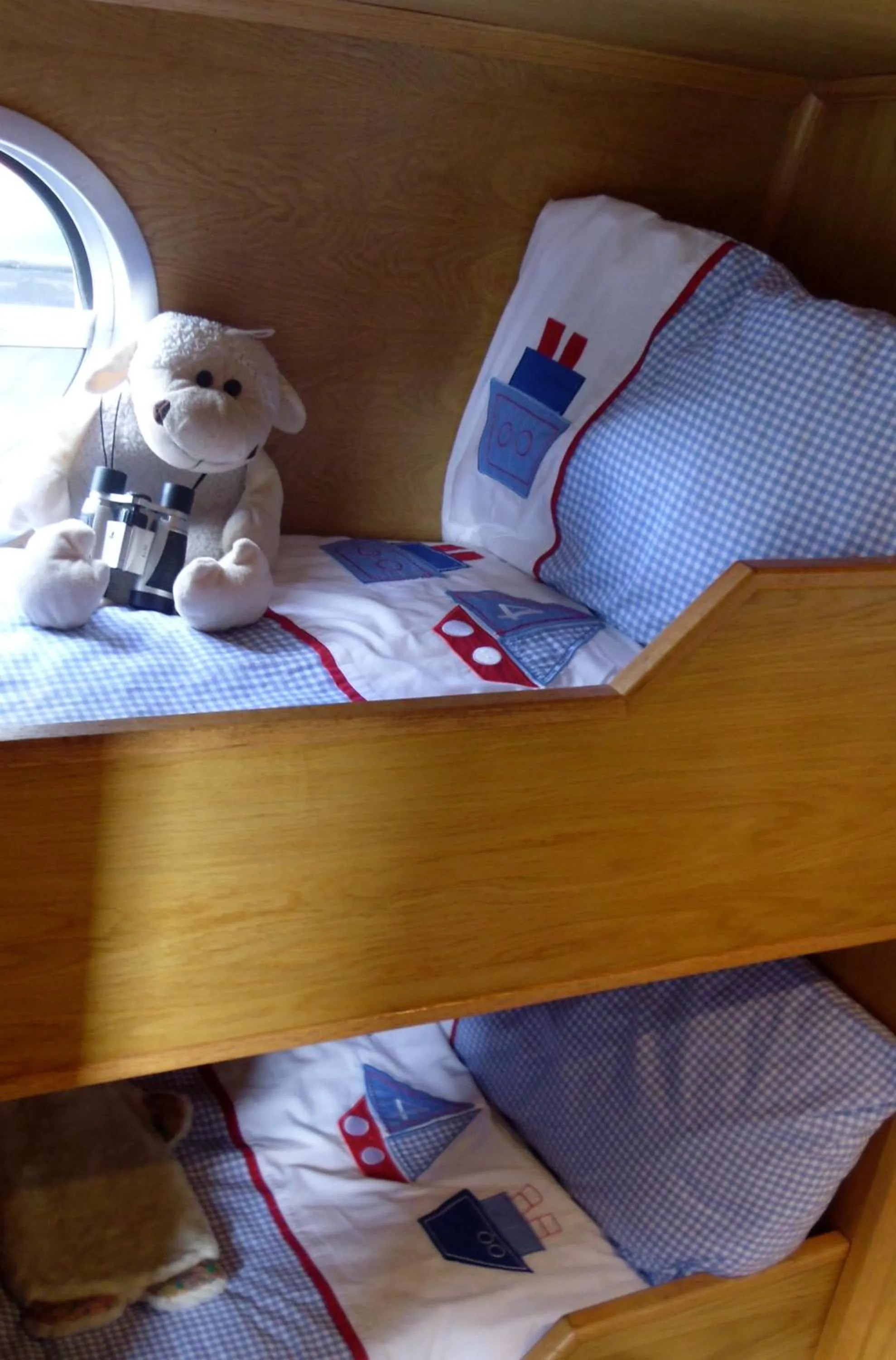 Communal lounge/ TV room, Bed in Edinburgh - Houseboats