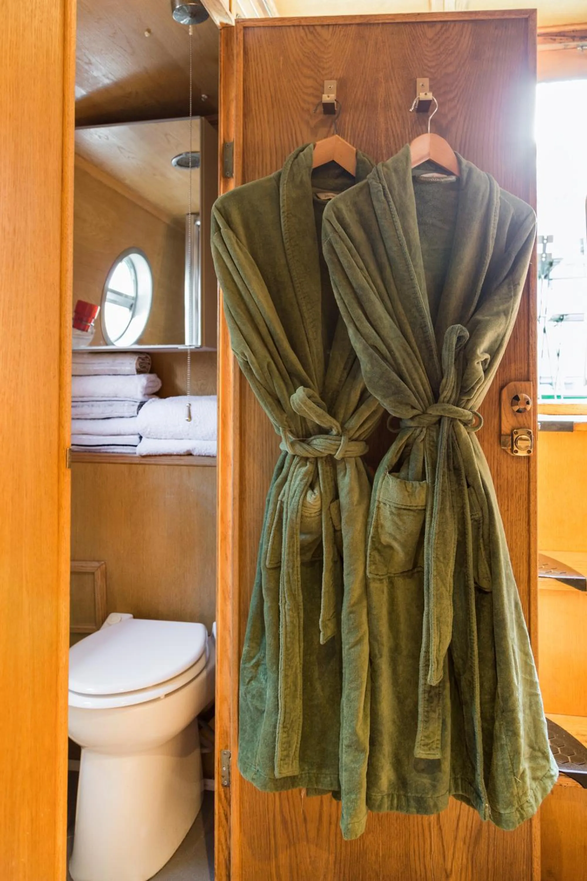 Shower in Edinburgh - Houseboats
