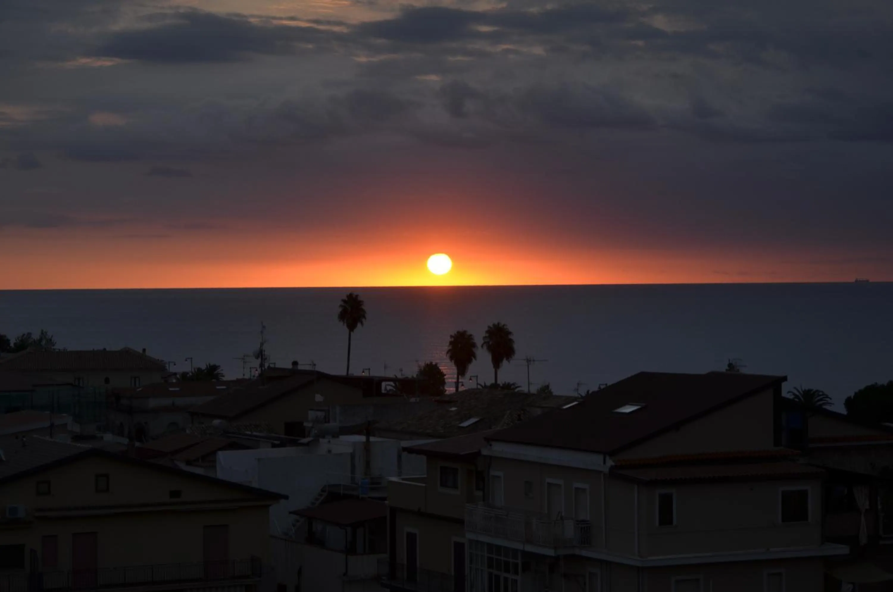 Photo of the whole room in Hotel Mediterraneo
