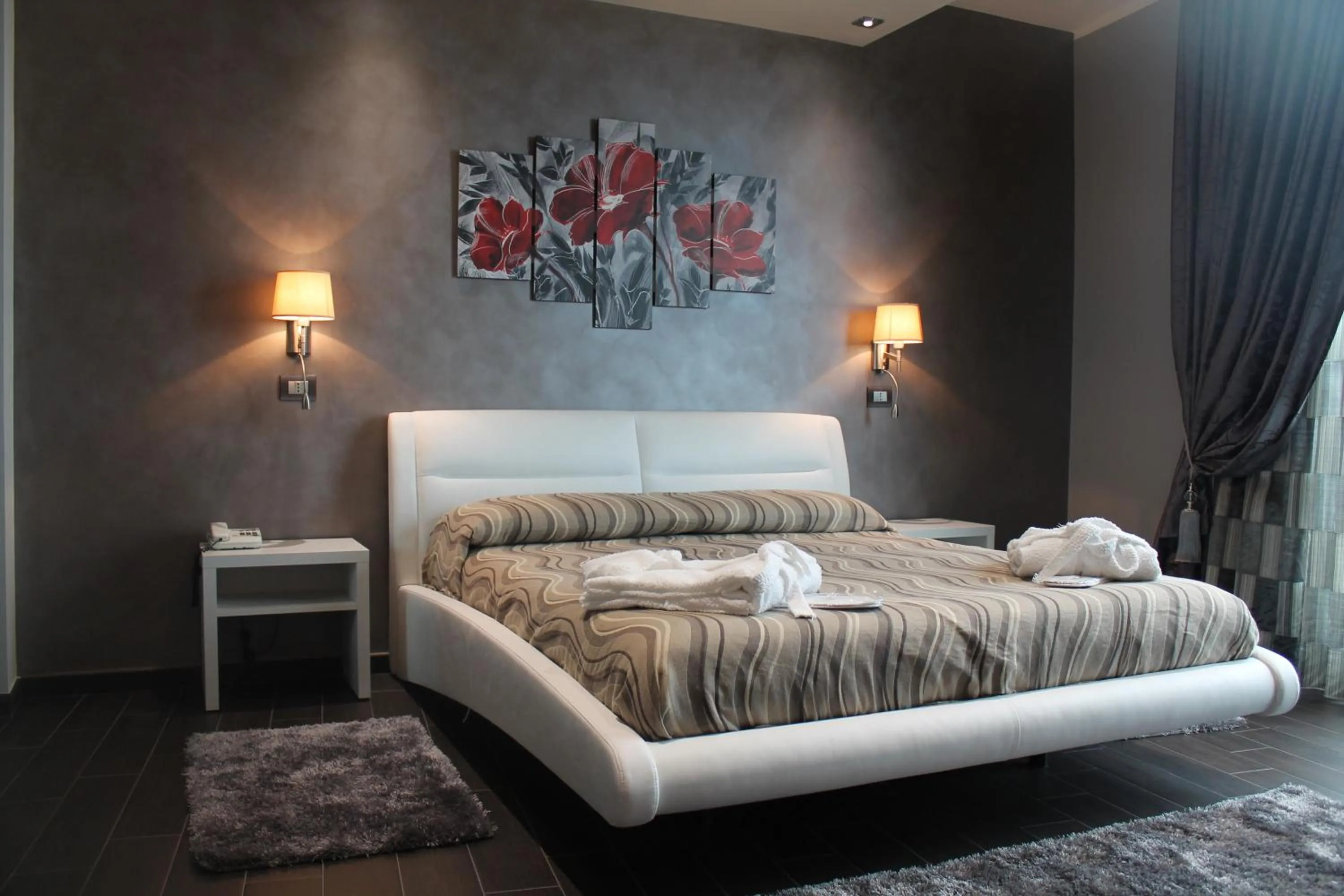 Bedroom, Bed in Hotel Mediterraneo