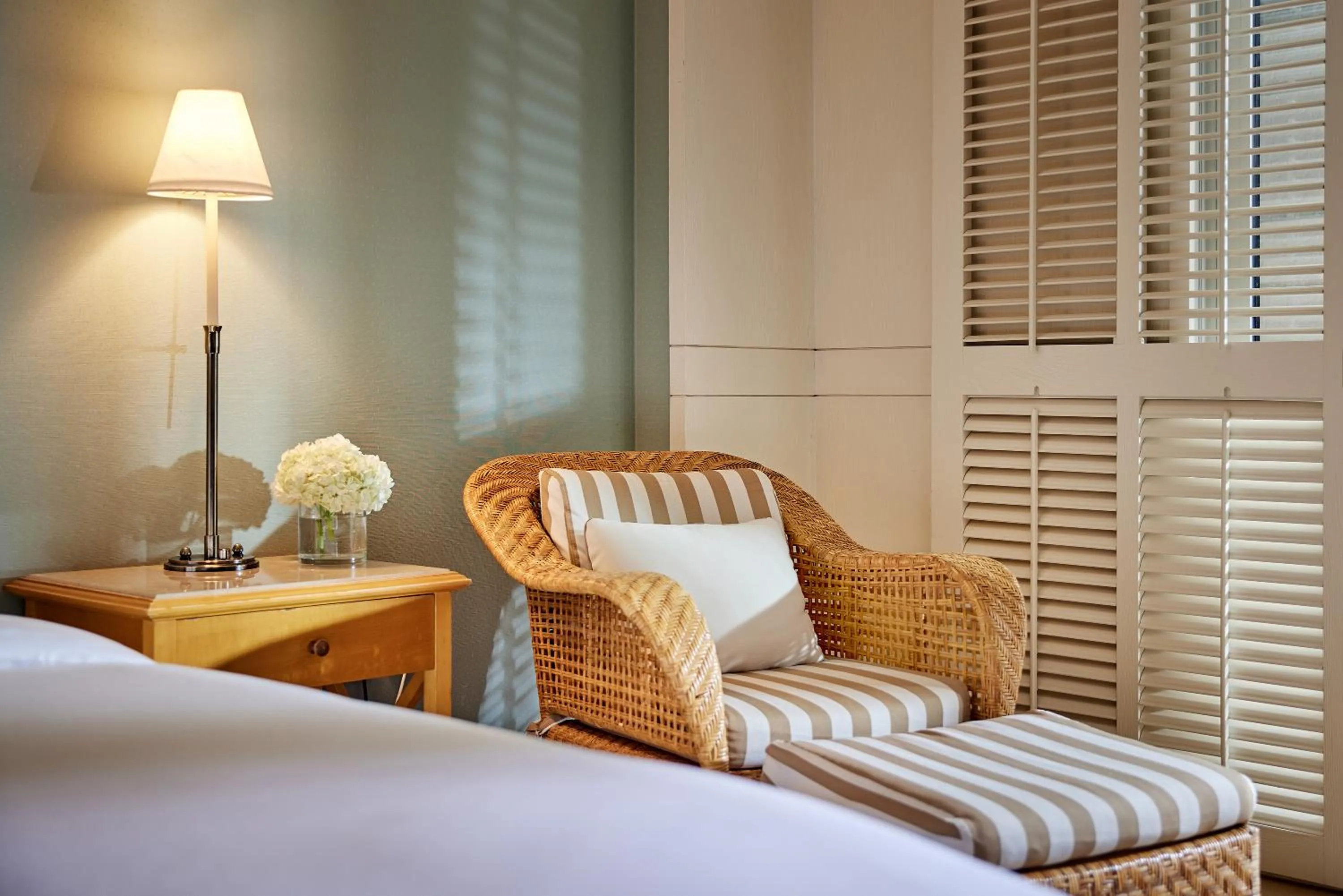 Seating area, Bed in The Shilla Jeju