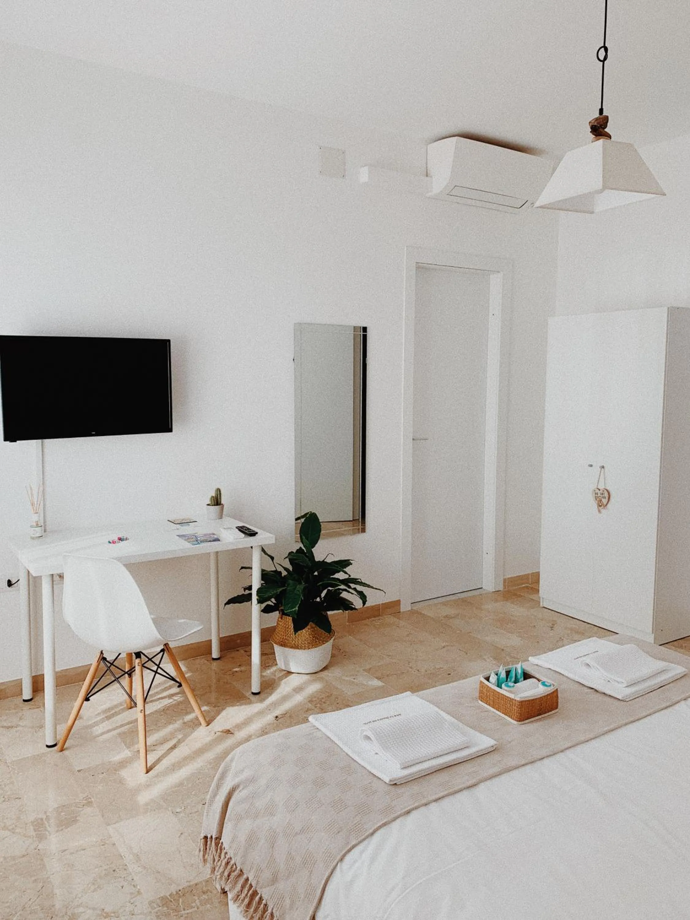 TV and multimedia in B&B La finestra sul porto