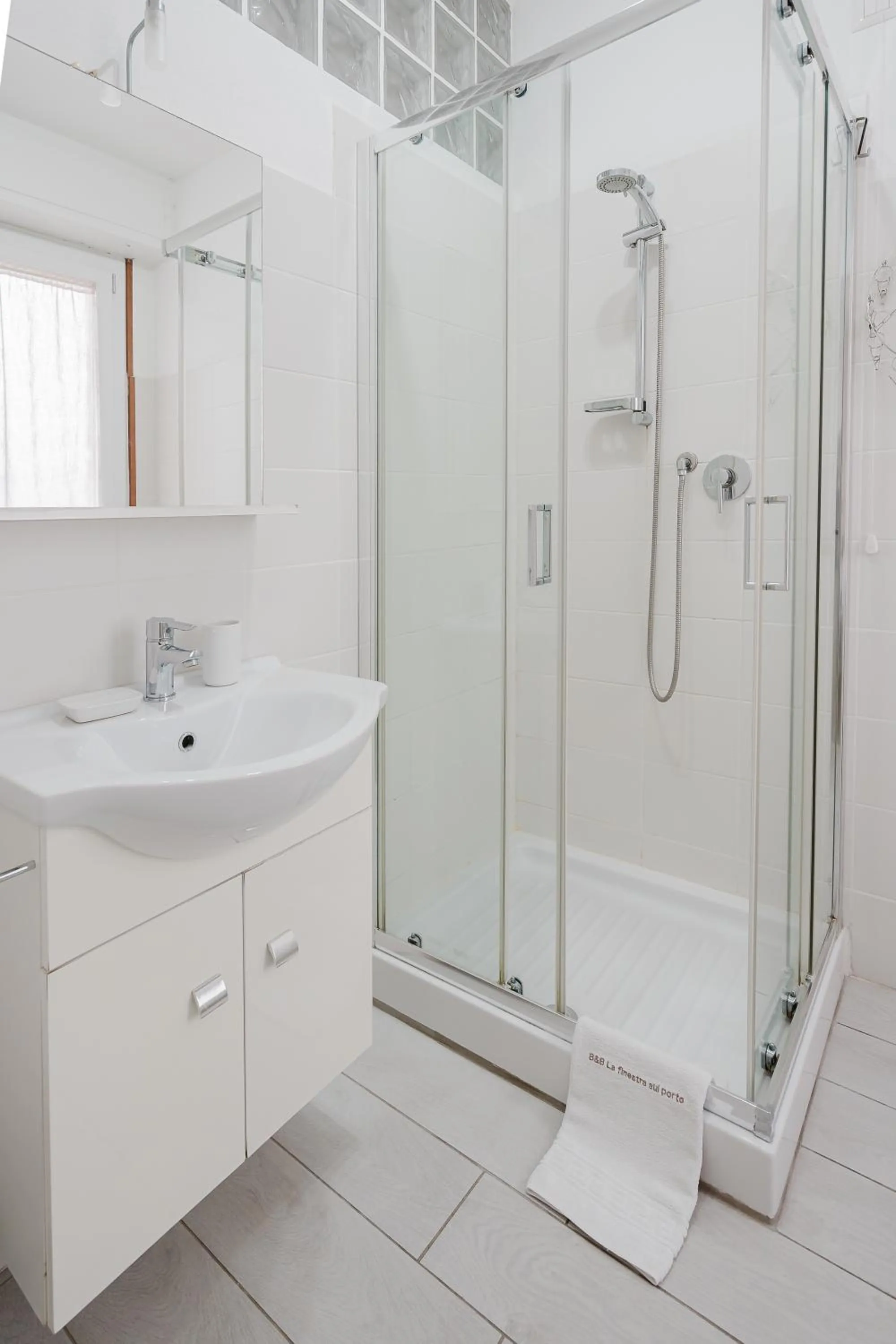 Bathroom in B&B La finestra sul porto