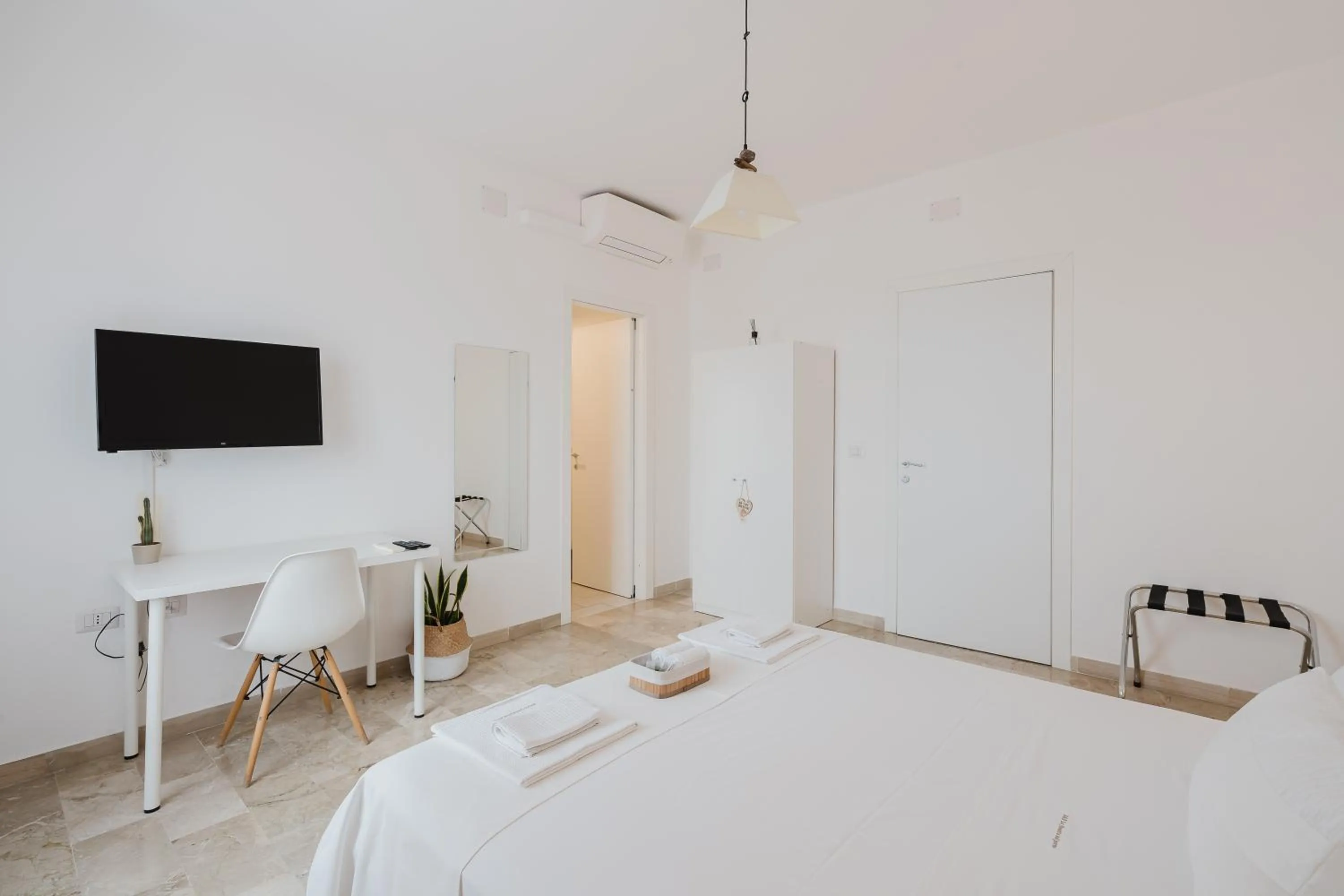 Photo of the whole room in B&B La finestra sul porto