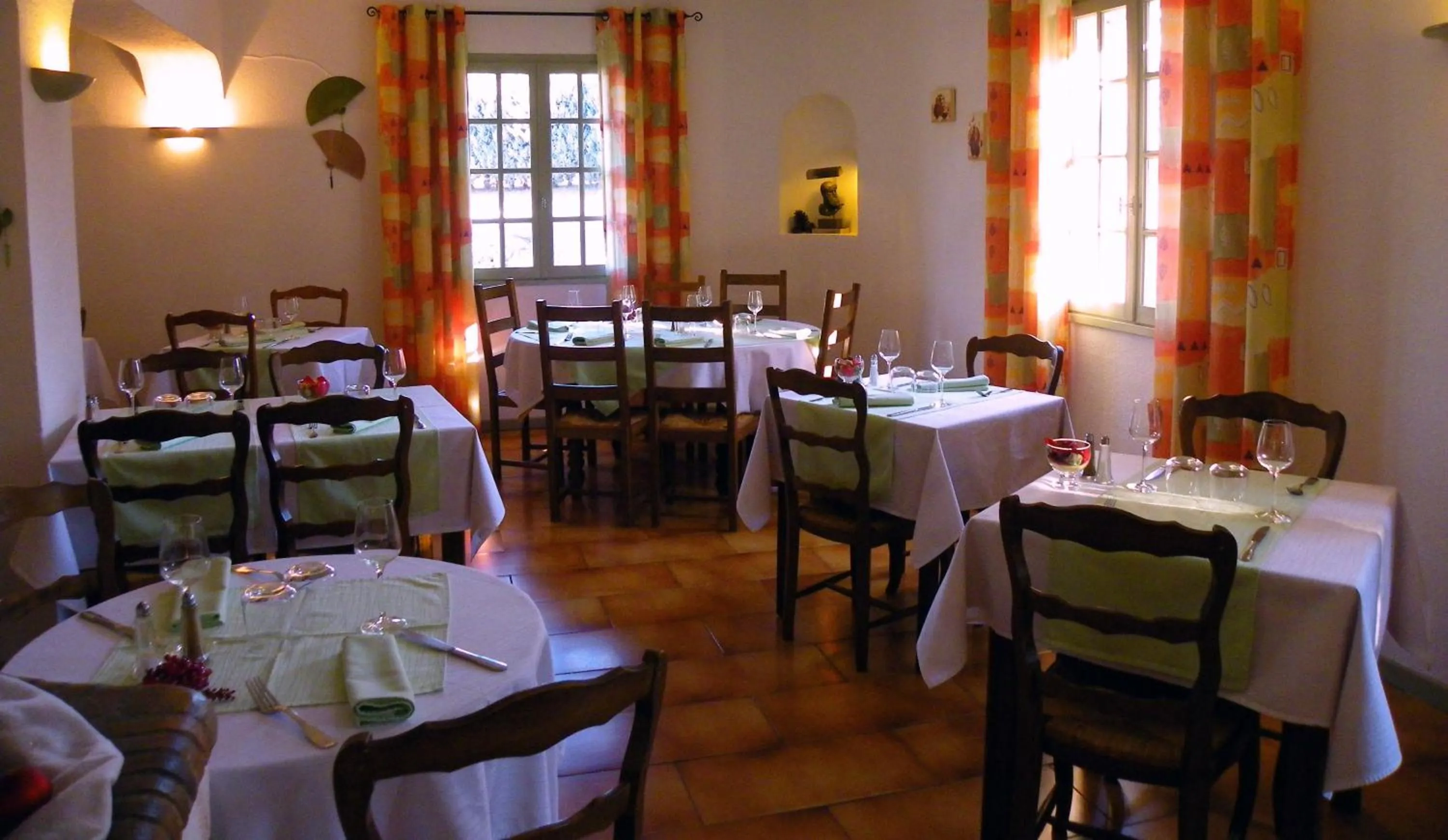 Restaurant/places to eat in HUMAN HOTEL RESTAURANT Park