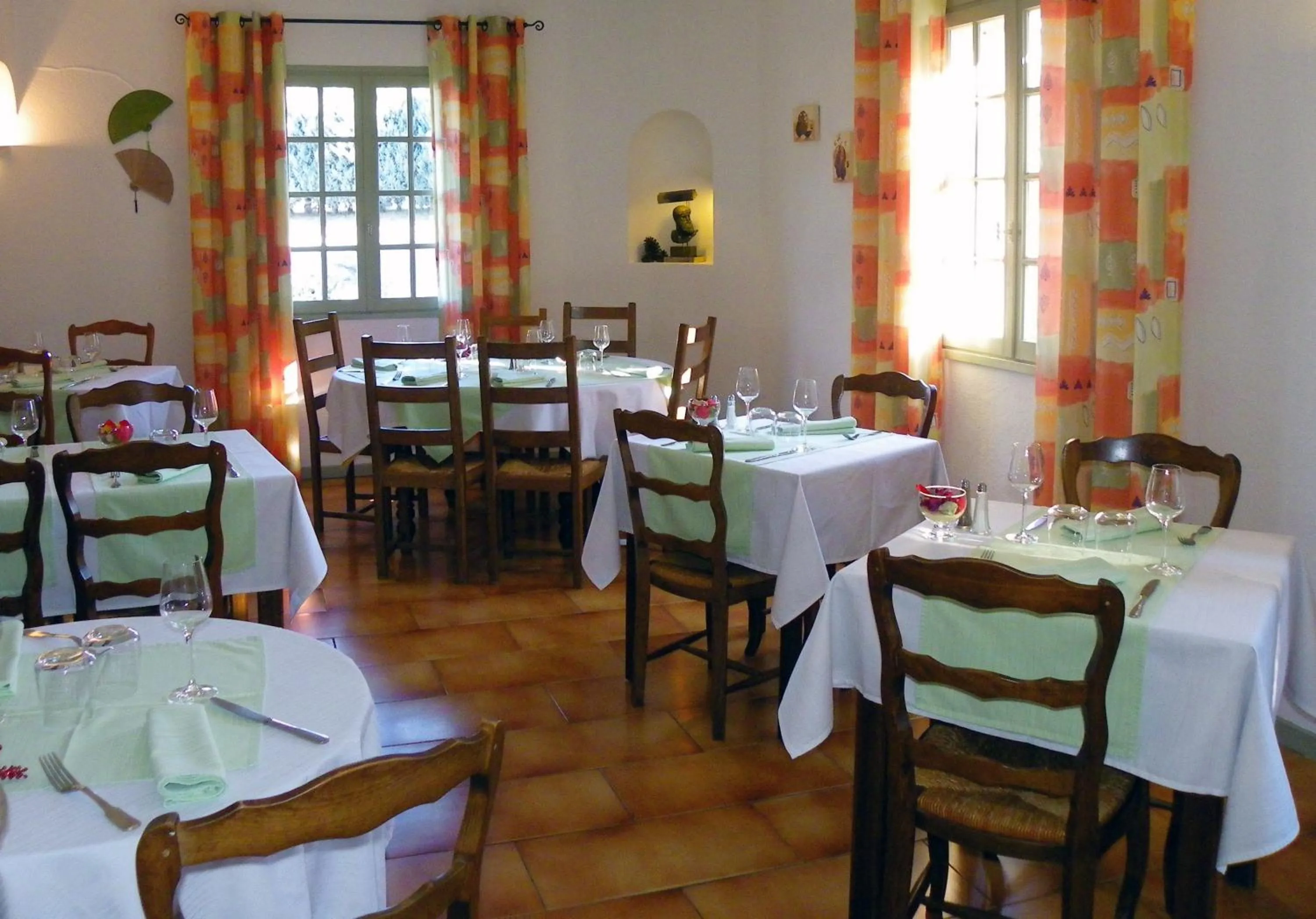 Restaurant/places to eat in HUMAN HOTEL RESTAURANT Park