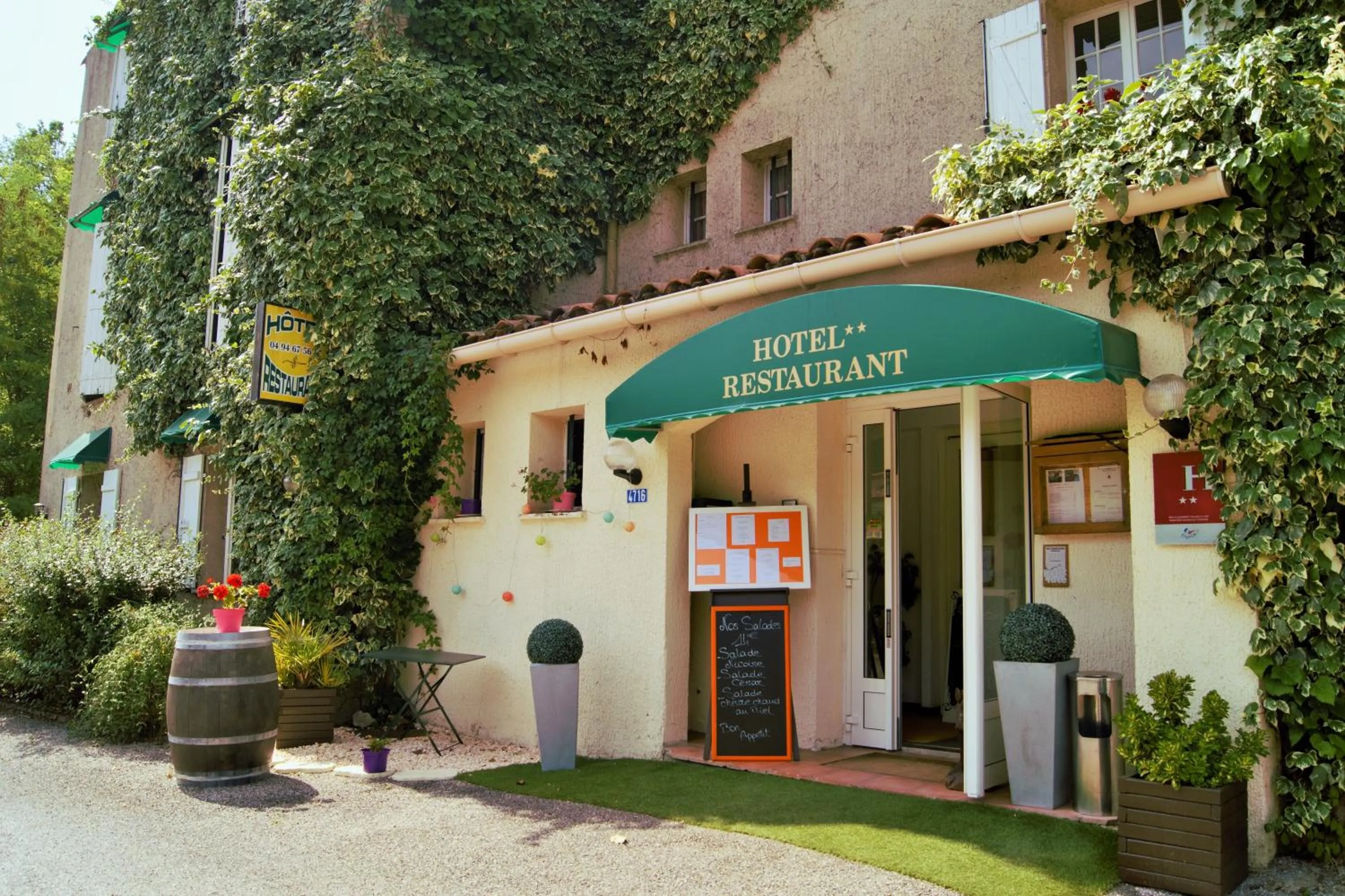 Facade/entrance in HUMAN HOTEL RESTAURANT Park