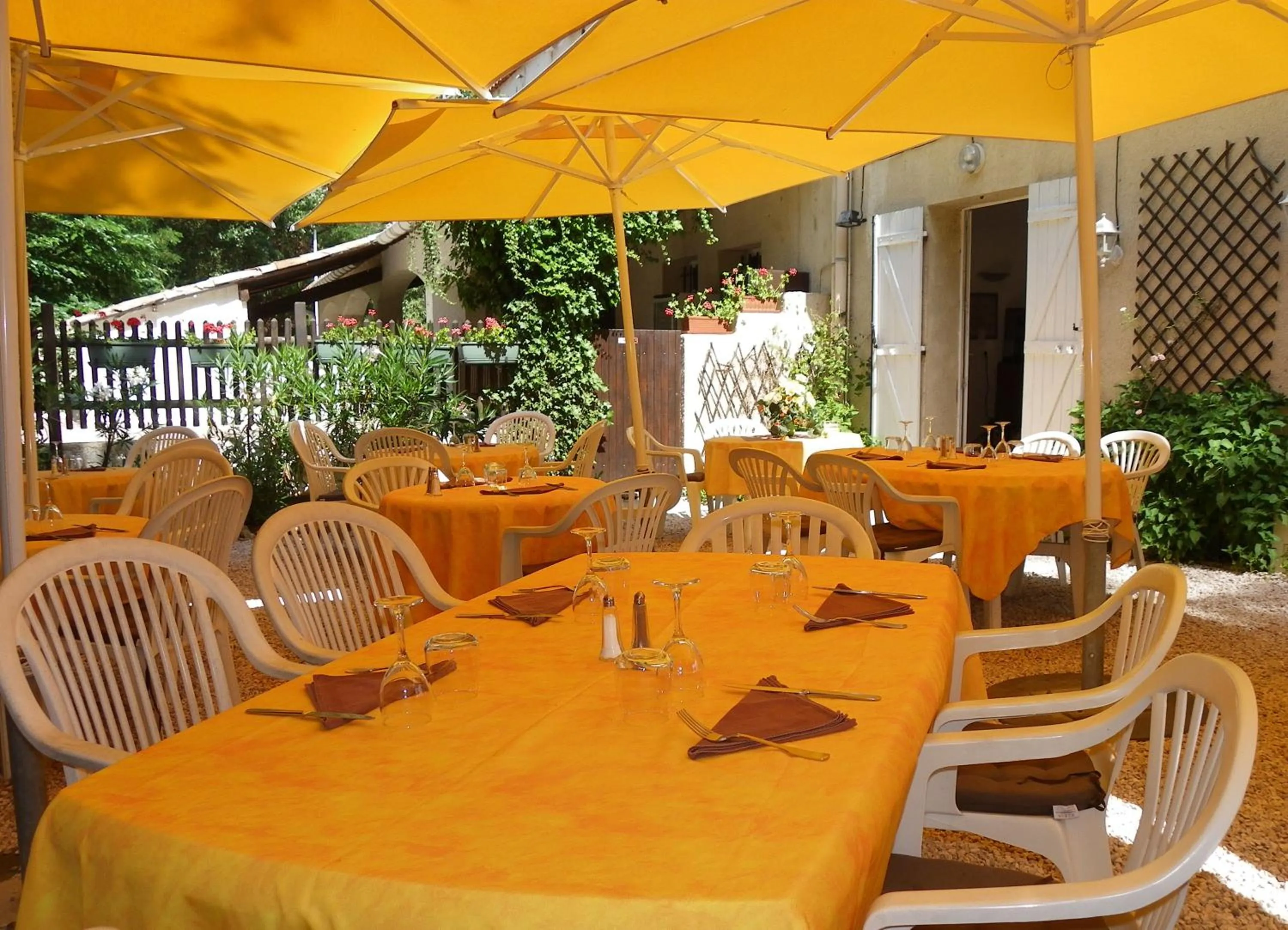 Patio in HUMAN HOTEL RESTAURANT Park