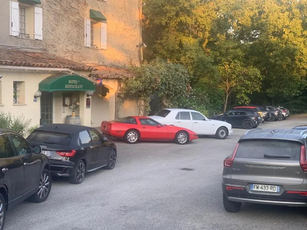 Parking in HUMAN HOTEL RESTAURANT Park