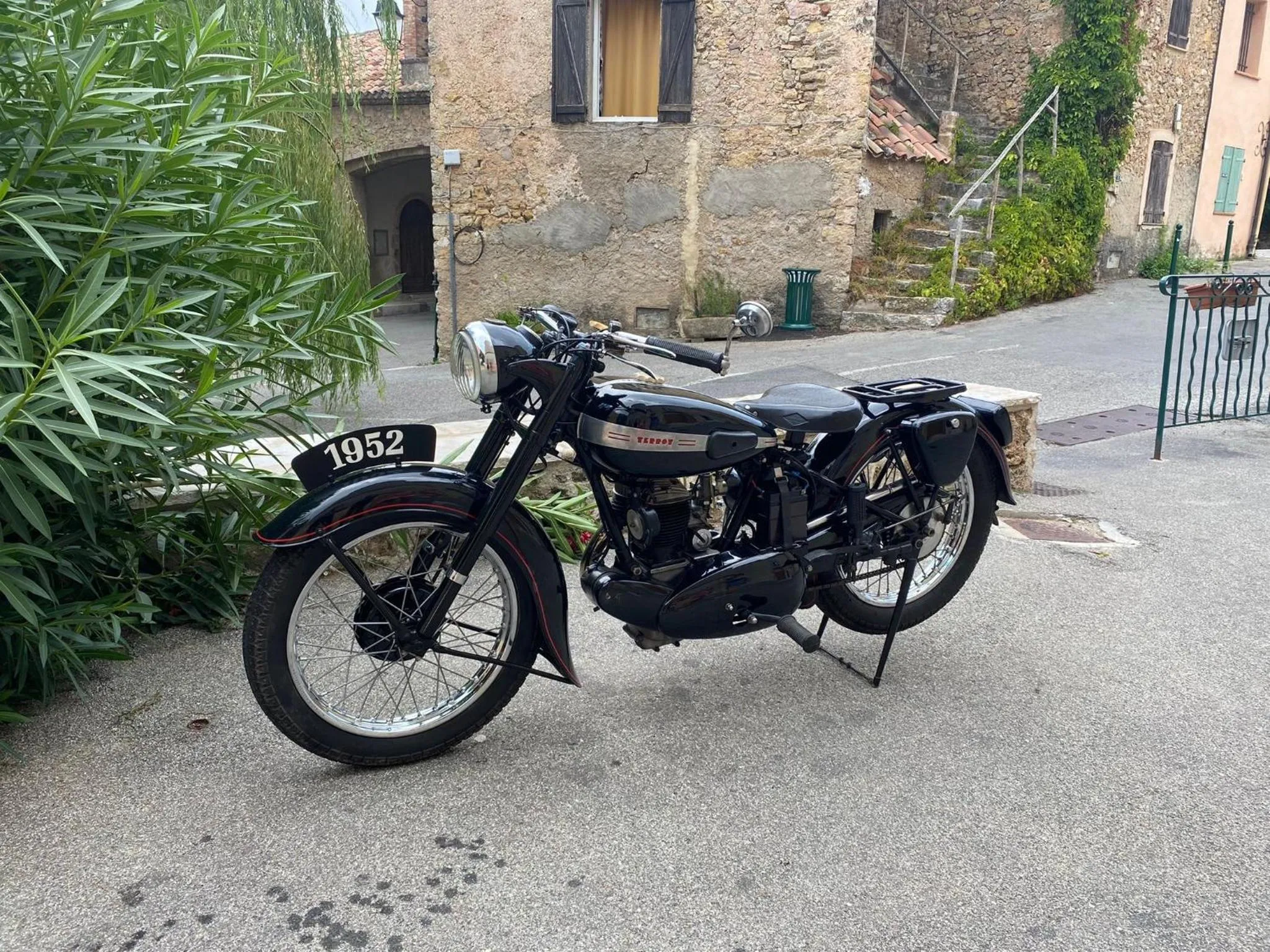 HUMAN HOTEL RESTAURANT Park