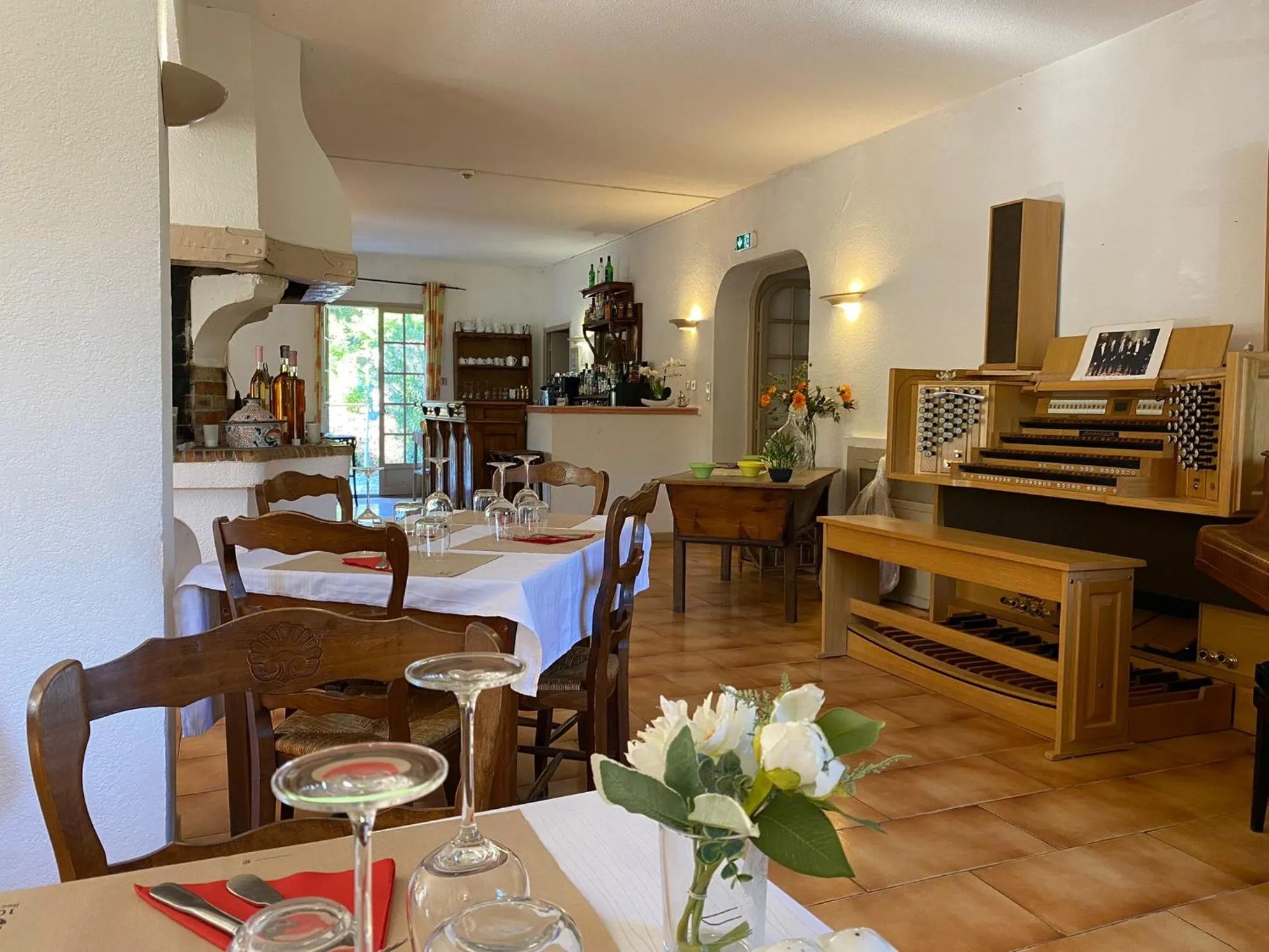 HUMAN HOTEL RESTAURANT Park