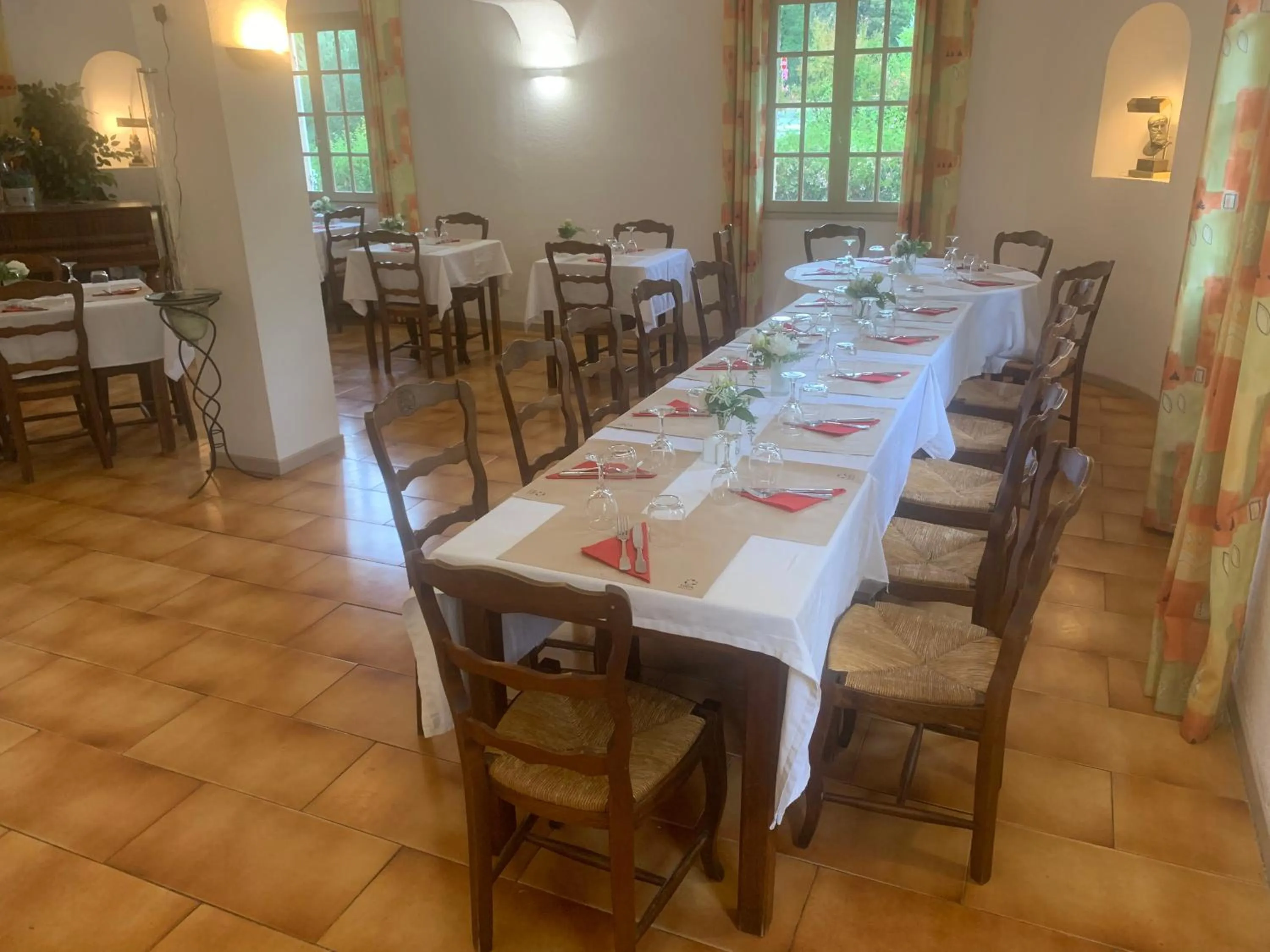 HUMAN HOTEL RESTAURANT Park