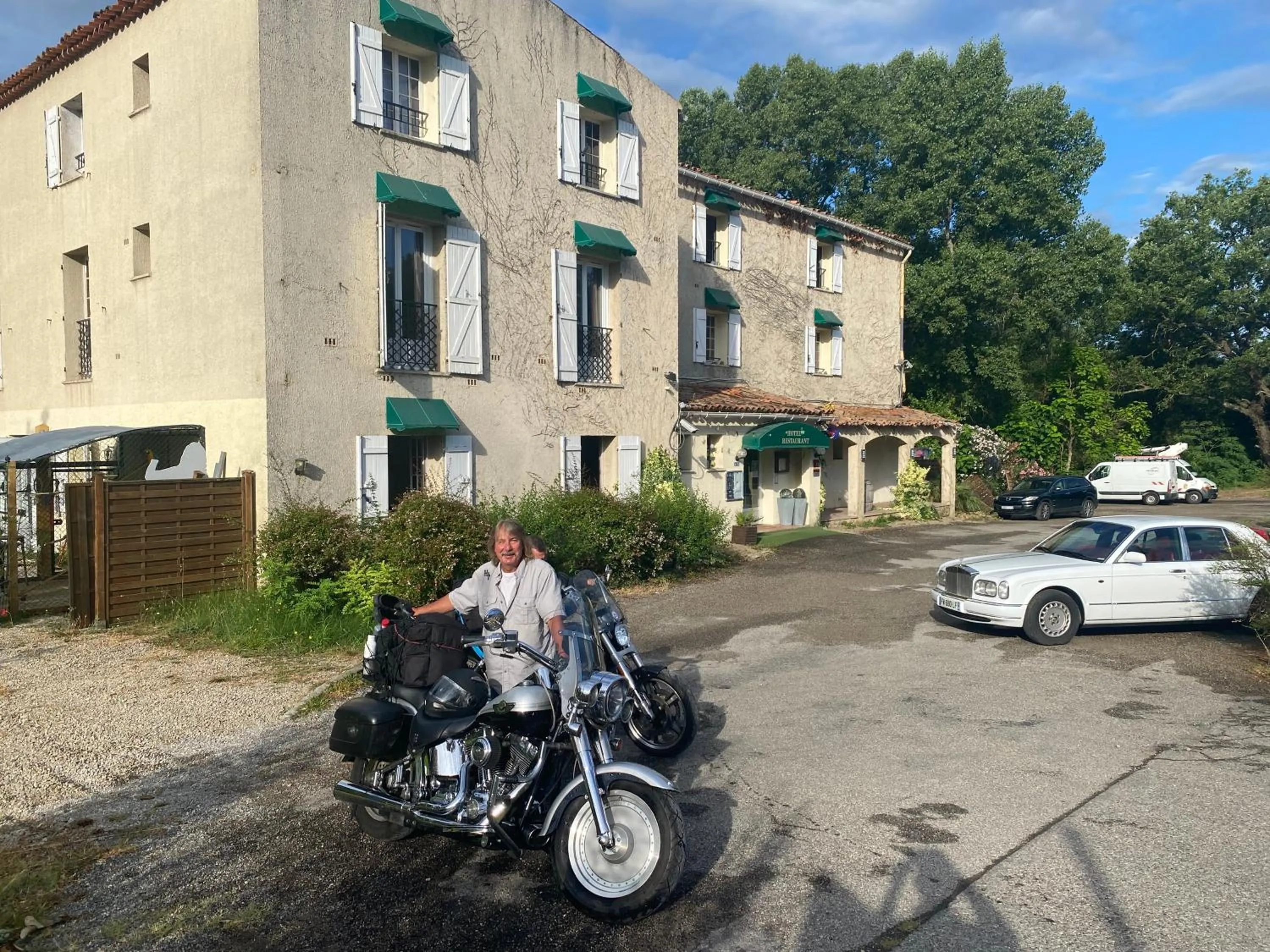 HUMAN HOTEL RESTAURANT Park