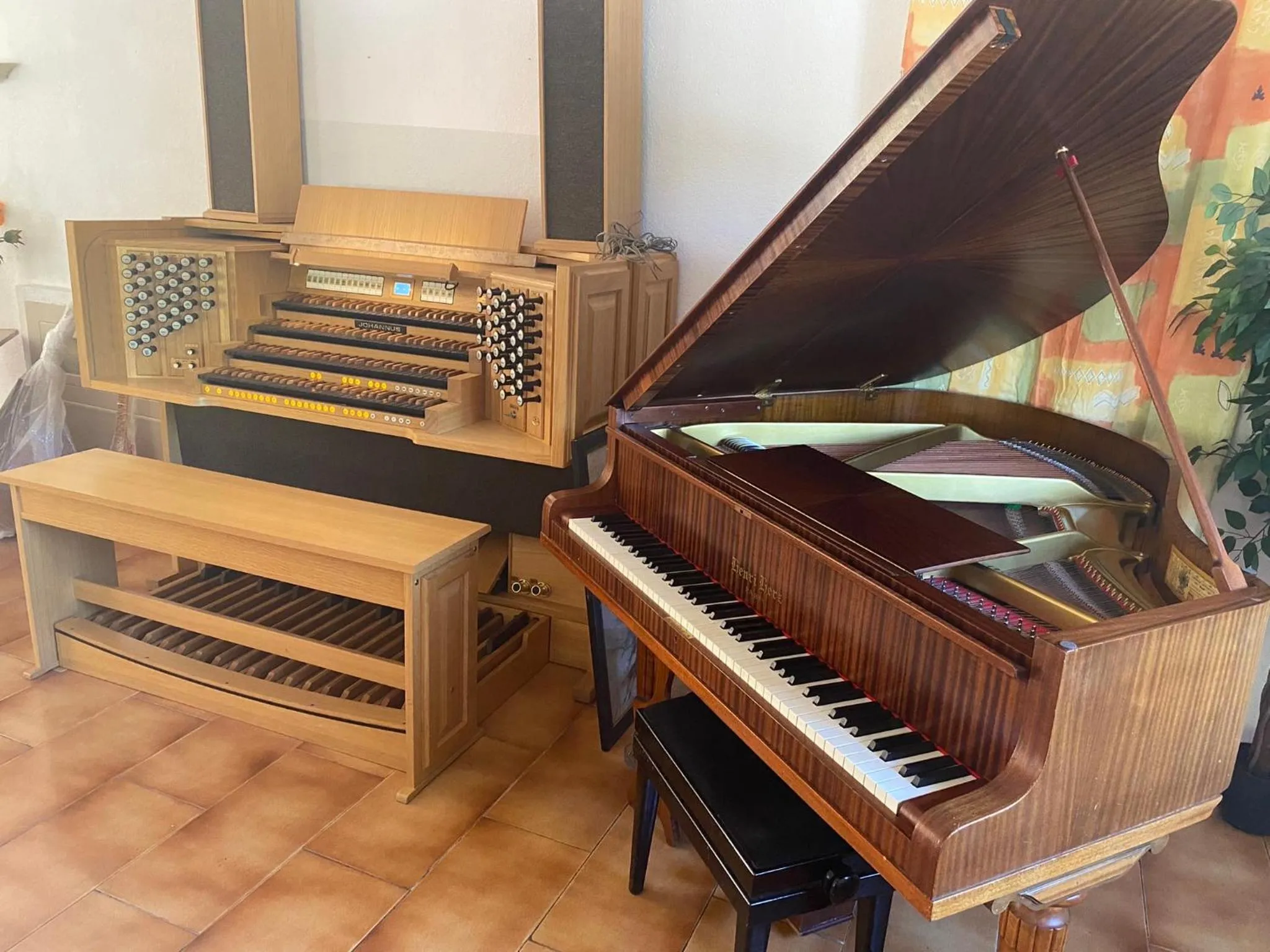 Restaurant/places to eat in HUMAN HOTEL RESTAURANT Park