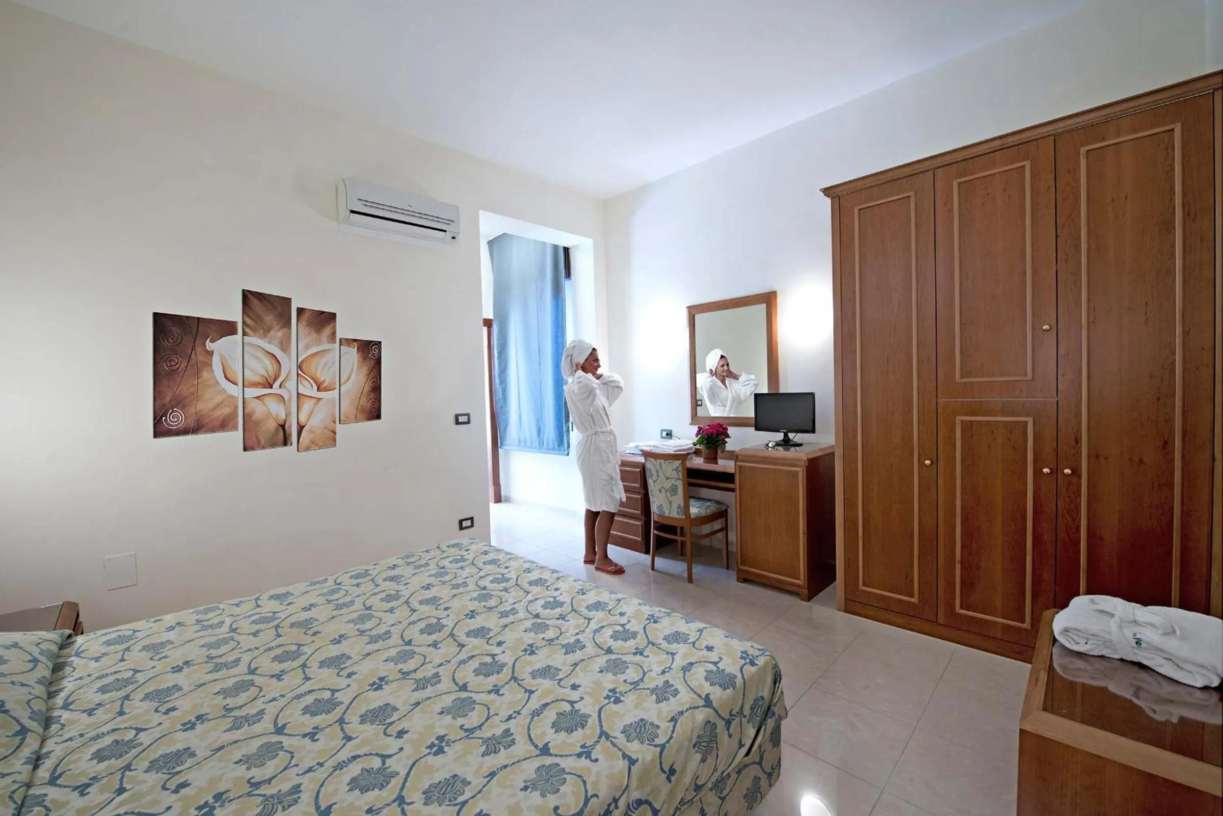 Photo of the whole room, Bed in Albergo Terme Forlenza