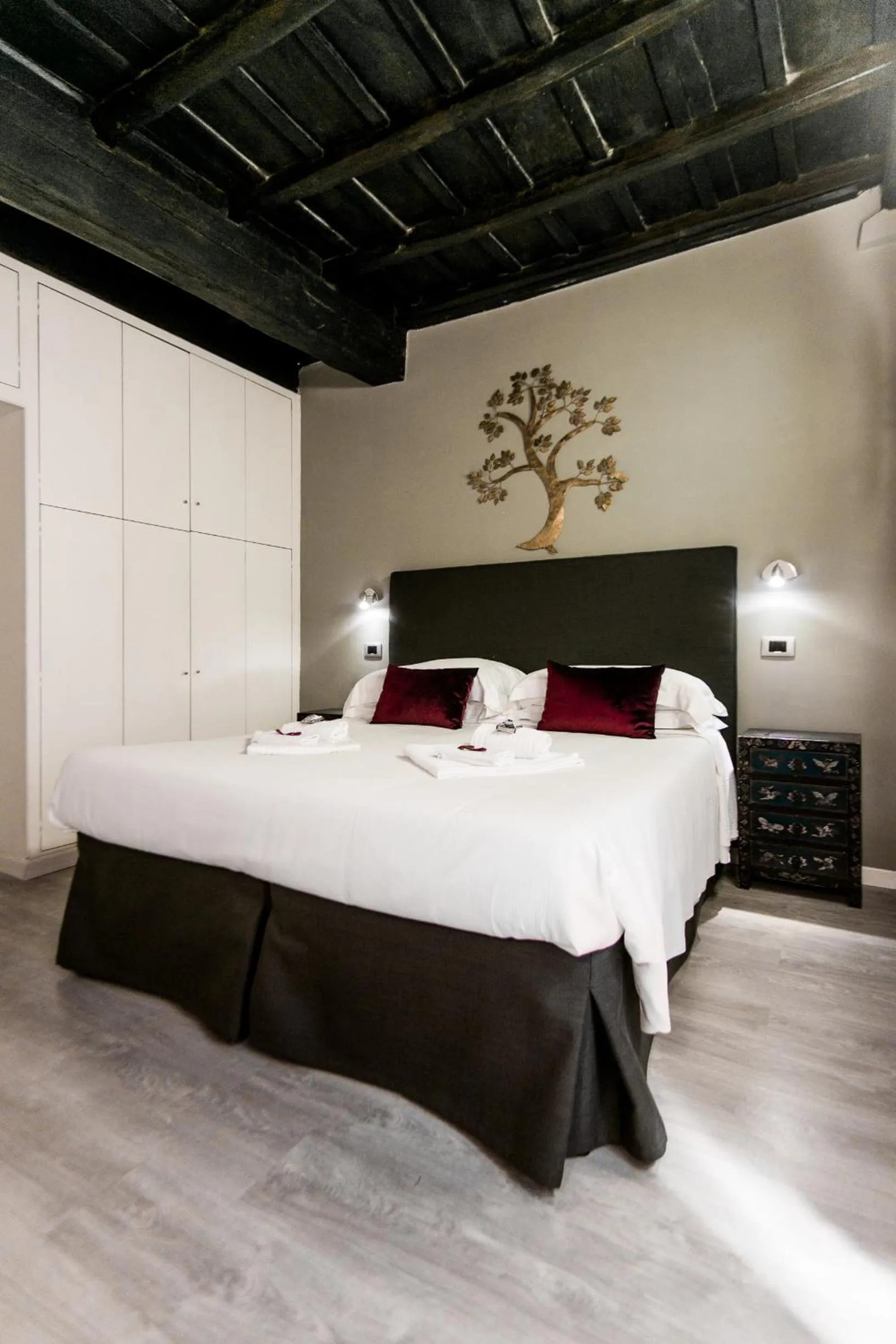 Photo of the whole room, Bed in Navona First Rooms