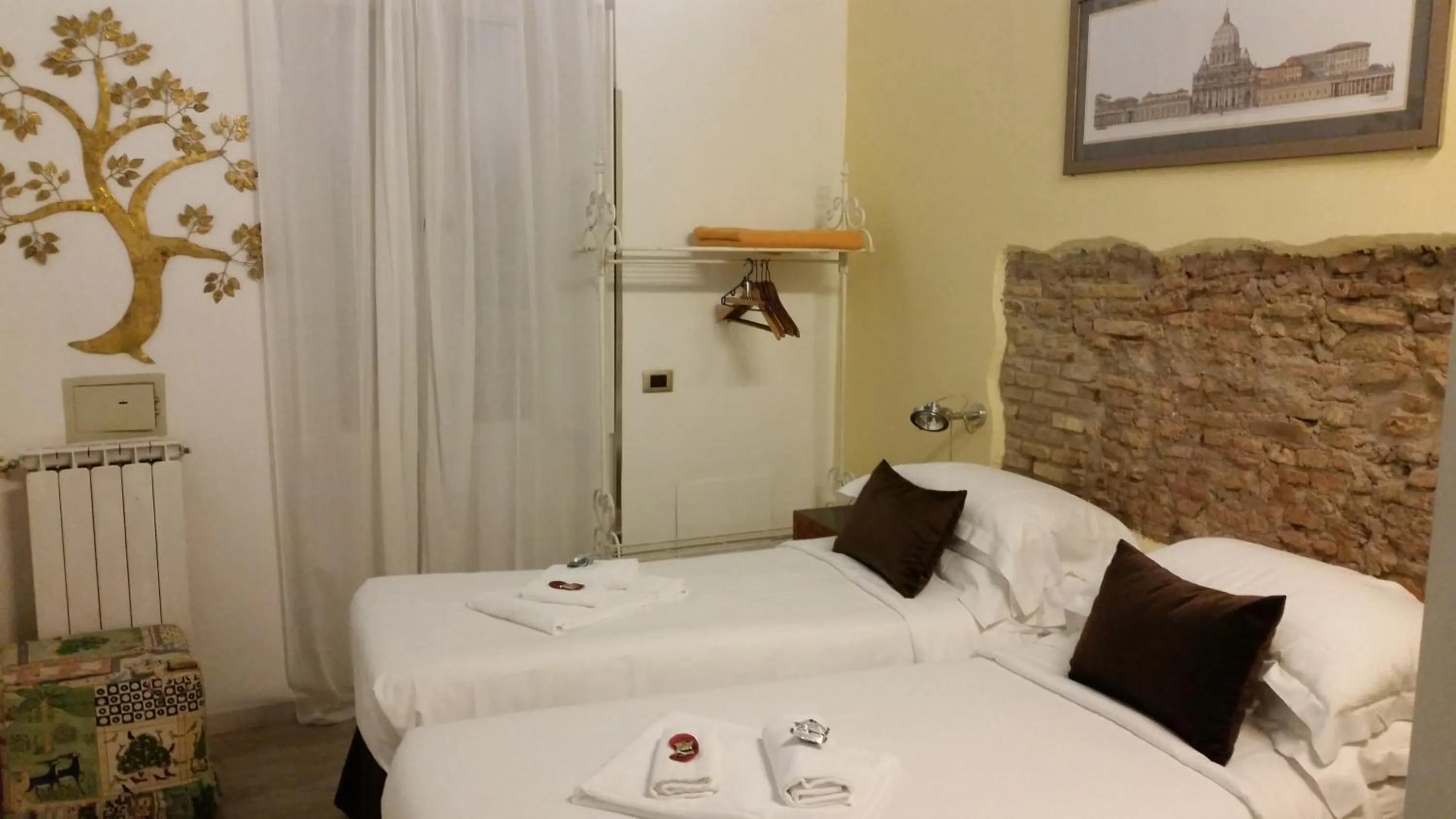 Photo of the whole room, Bed in Navona First Rooms