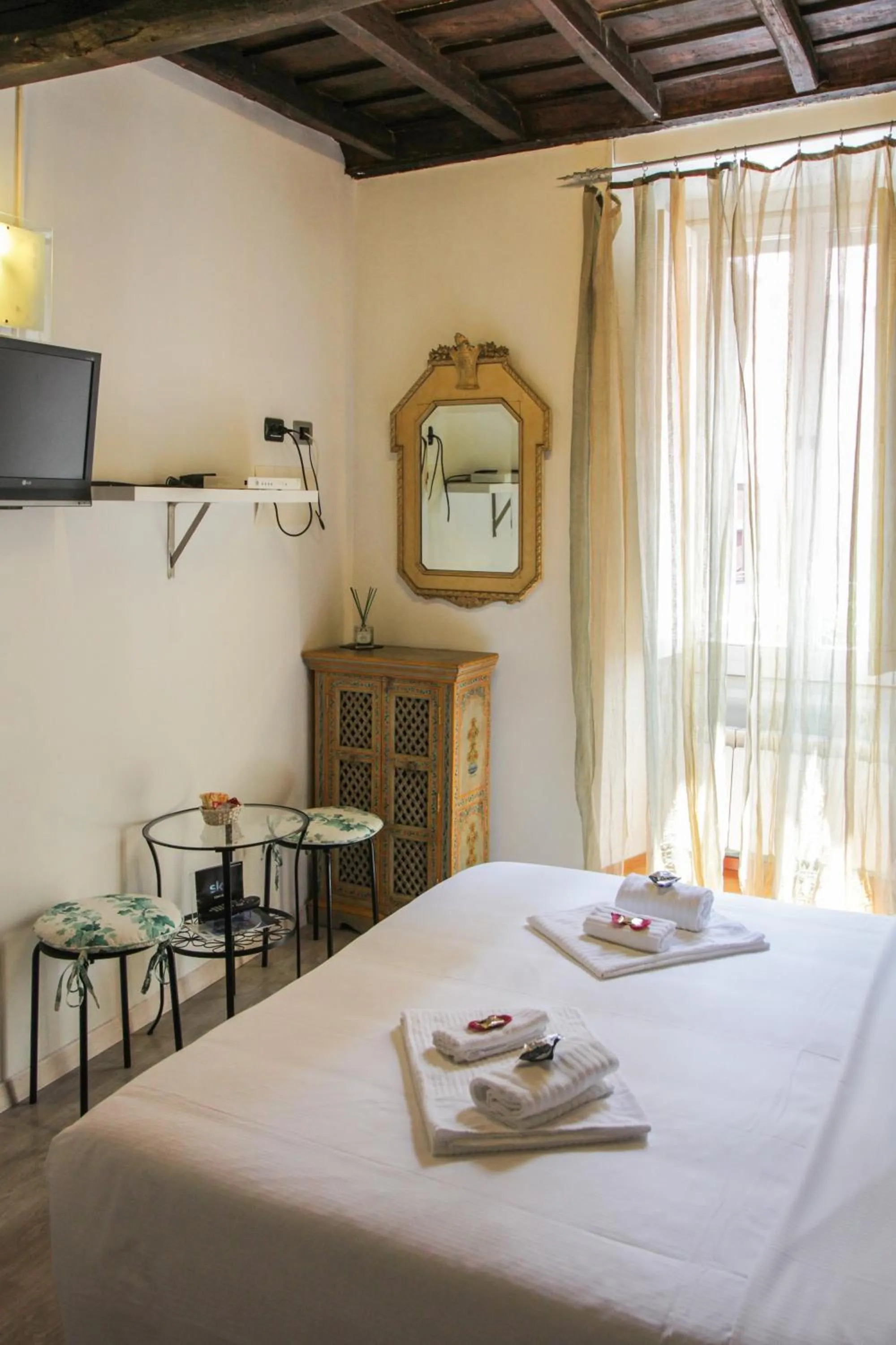 Decorative detail, Bed in Navona First Rooms