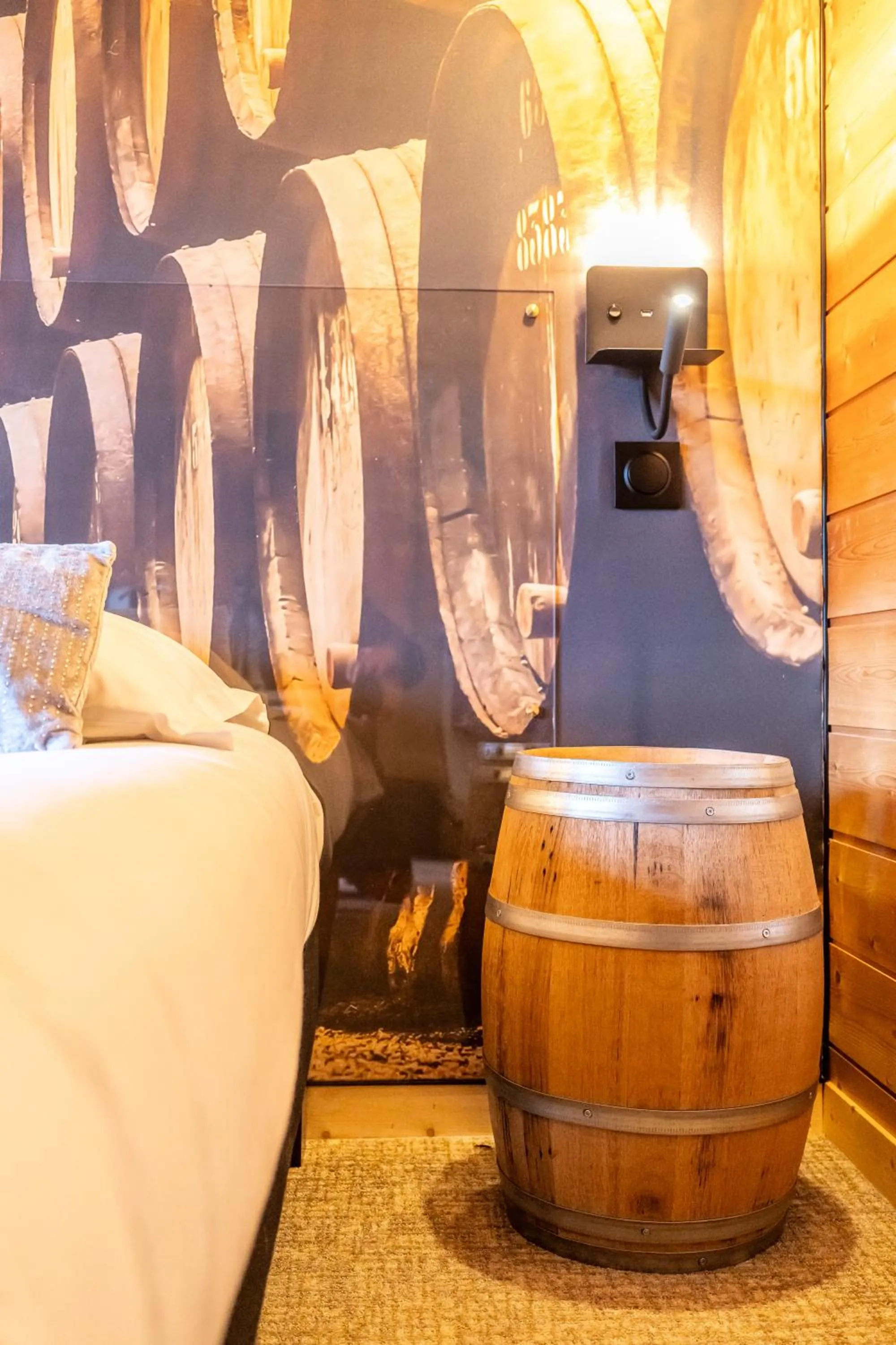 Decorative detail, Bed in Hôtel Quai des Pontis