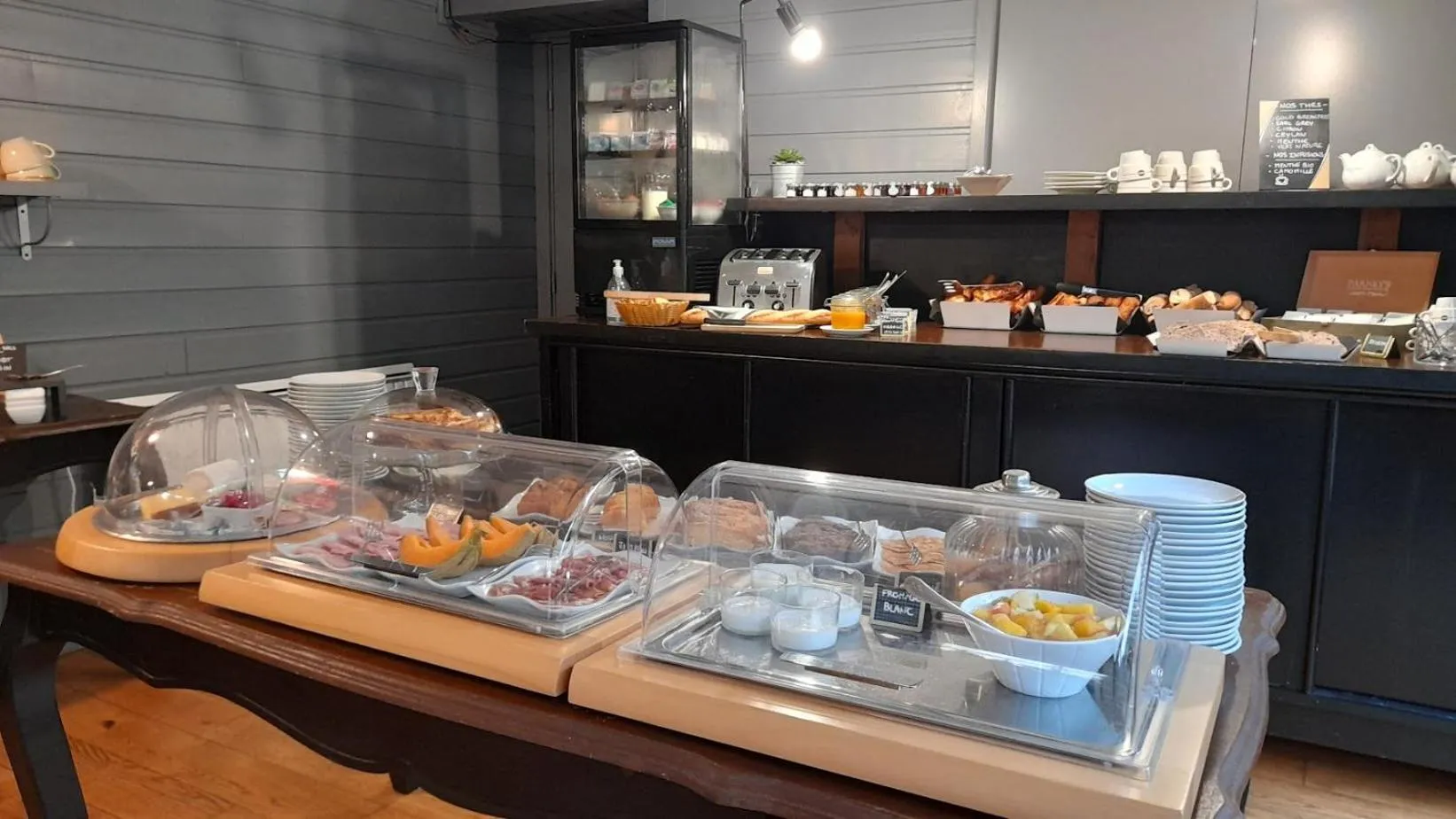 Breakfast in Hôtel Quai des Pontis