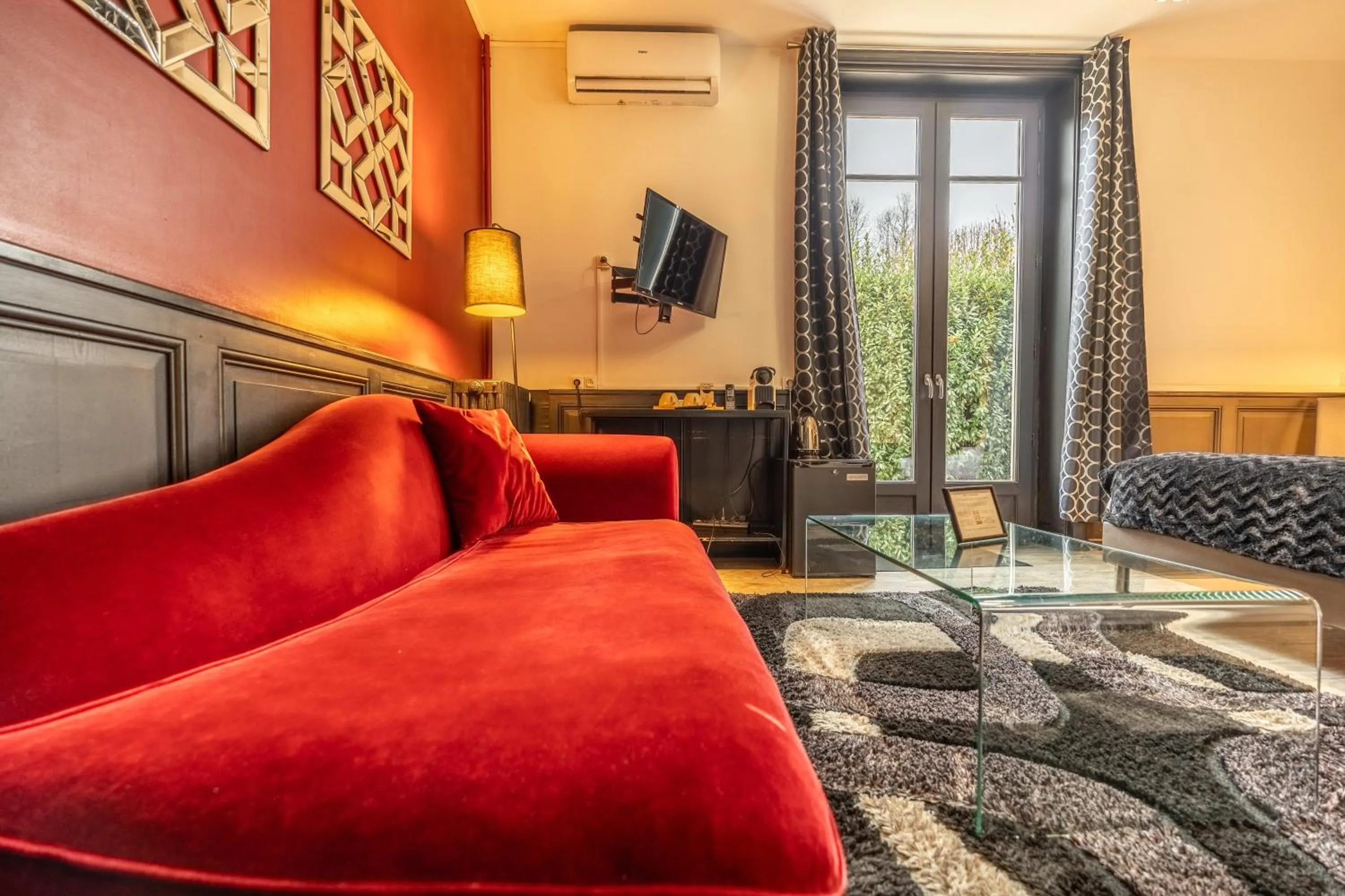 Coffee/tea facilities in Hôtel Quai des Pontis