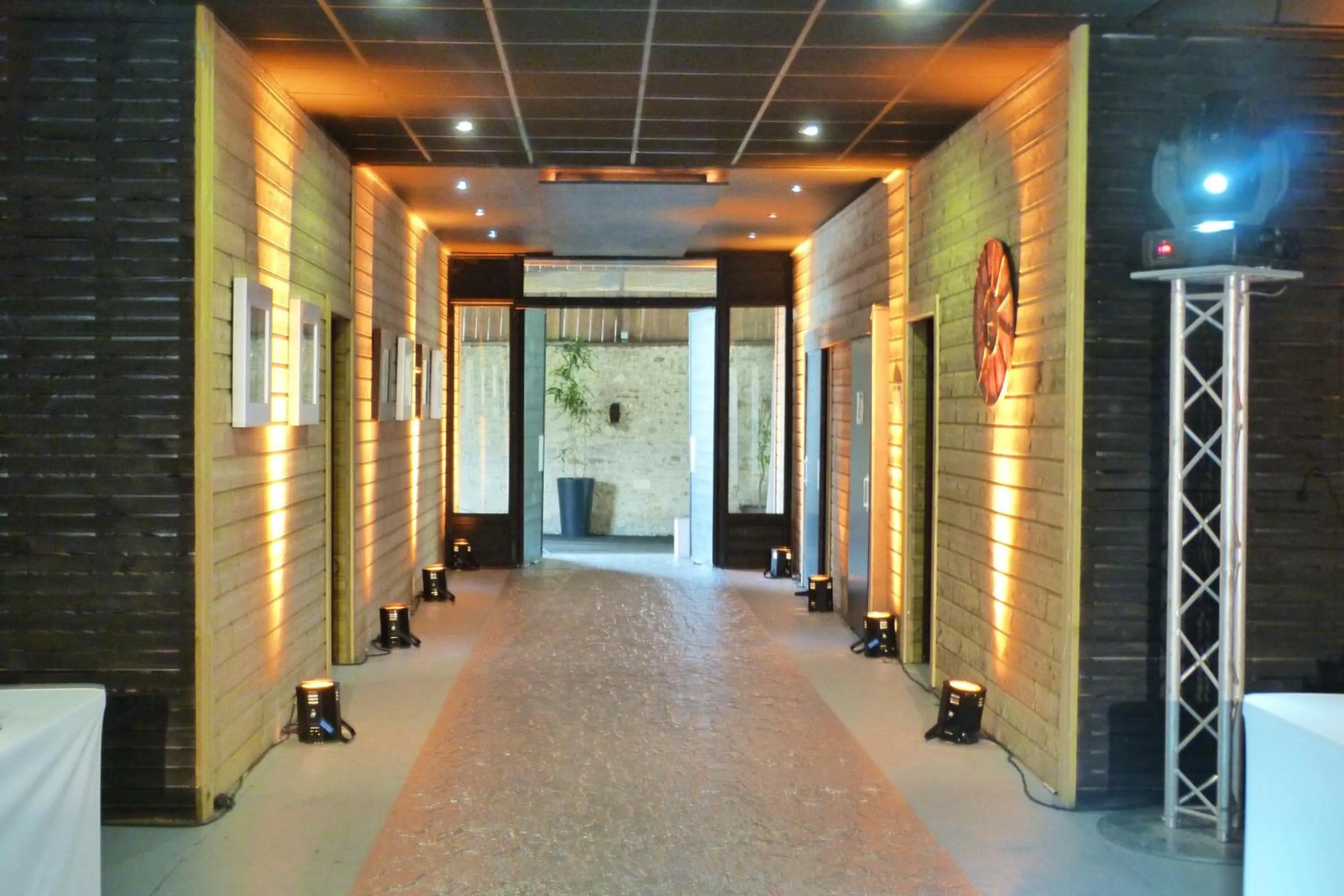 Facade/entrance in Hôtel Quai des Pontis