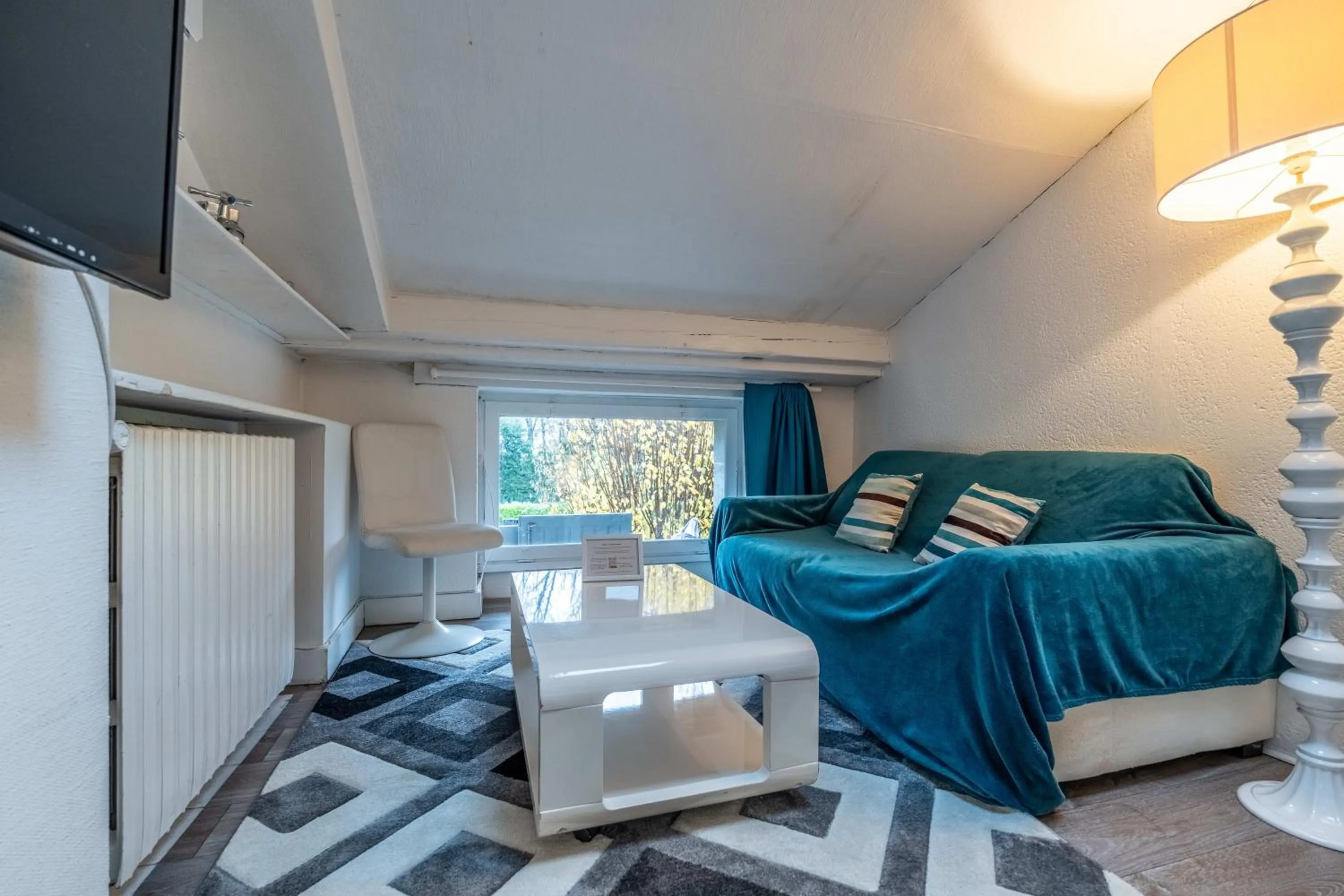 TV and multimedia, Bed in Hôtel Quai des Pontis