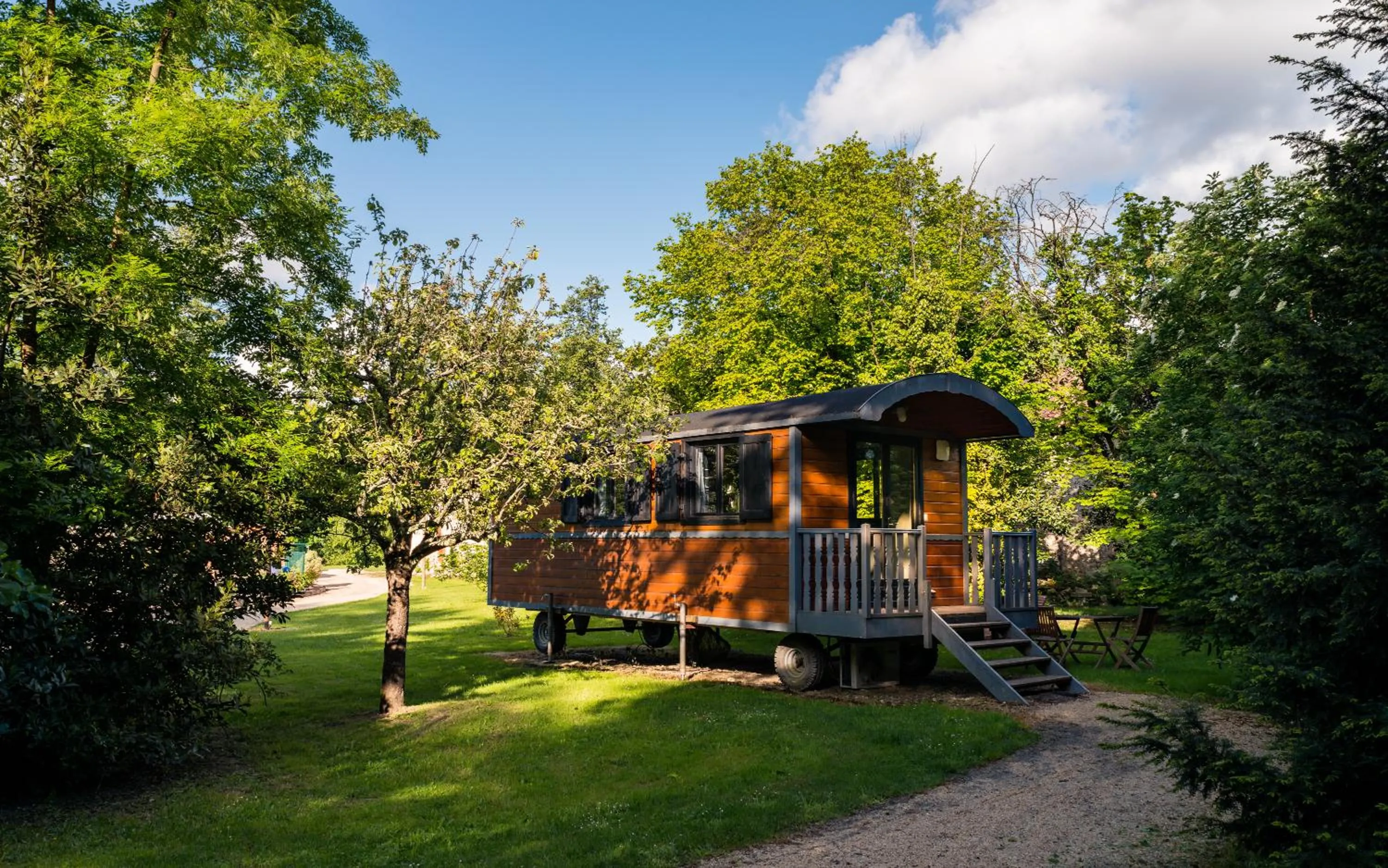 Garden view in Hôtel Quai des Pontis