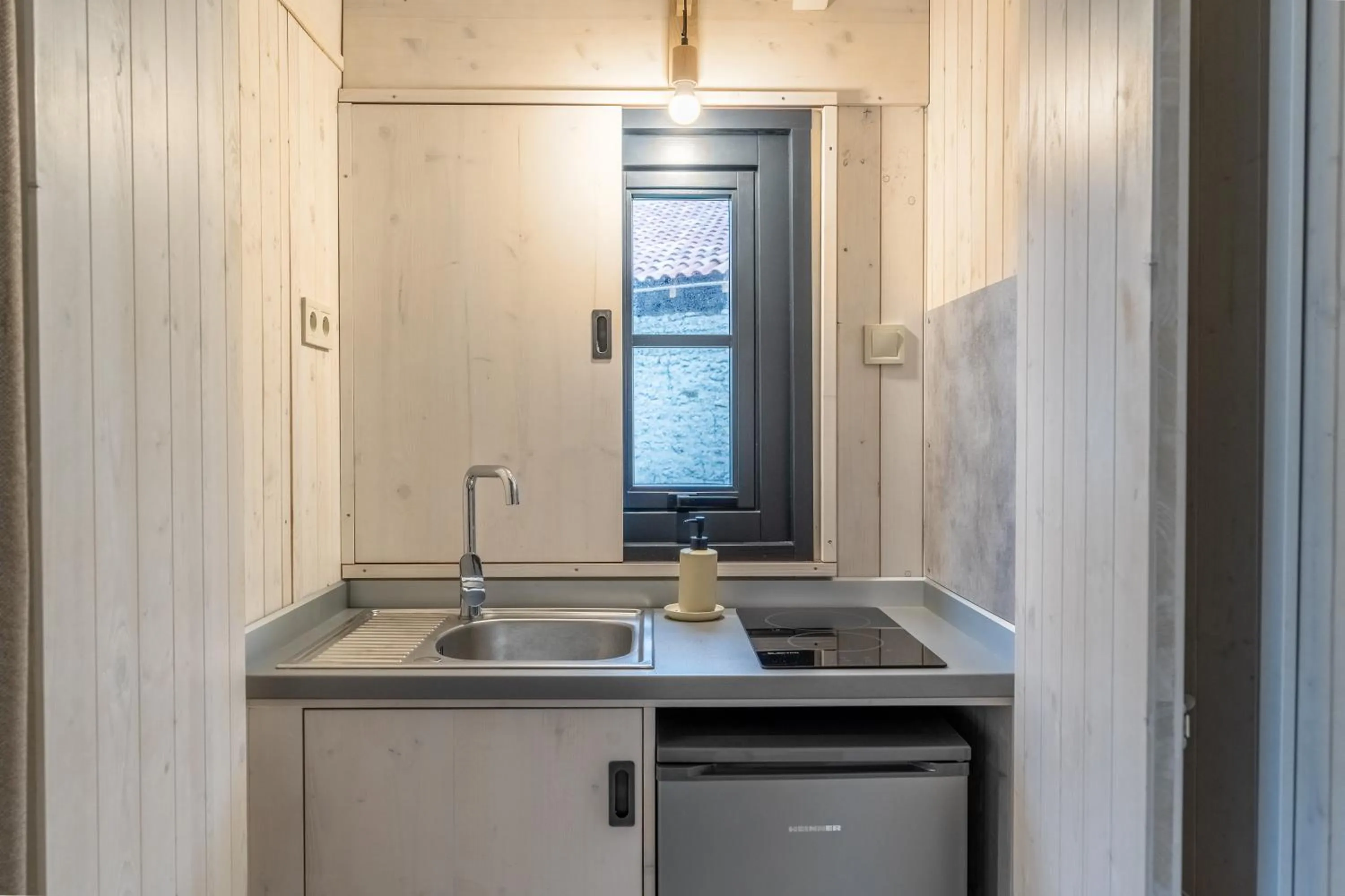 Kitchen or kitchenette in Hôtel Quai des Pontis