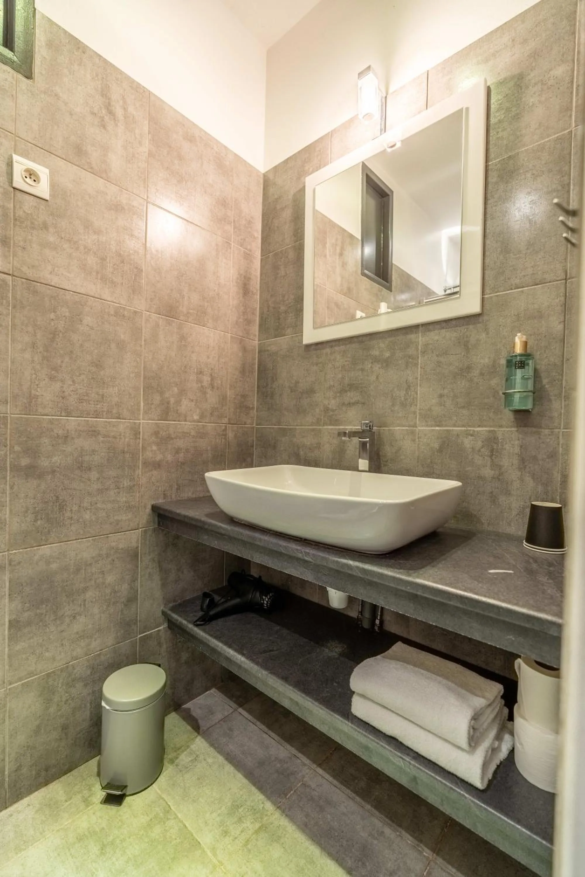 Bathroom in Hôtel Quai des Pontis