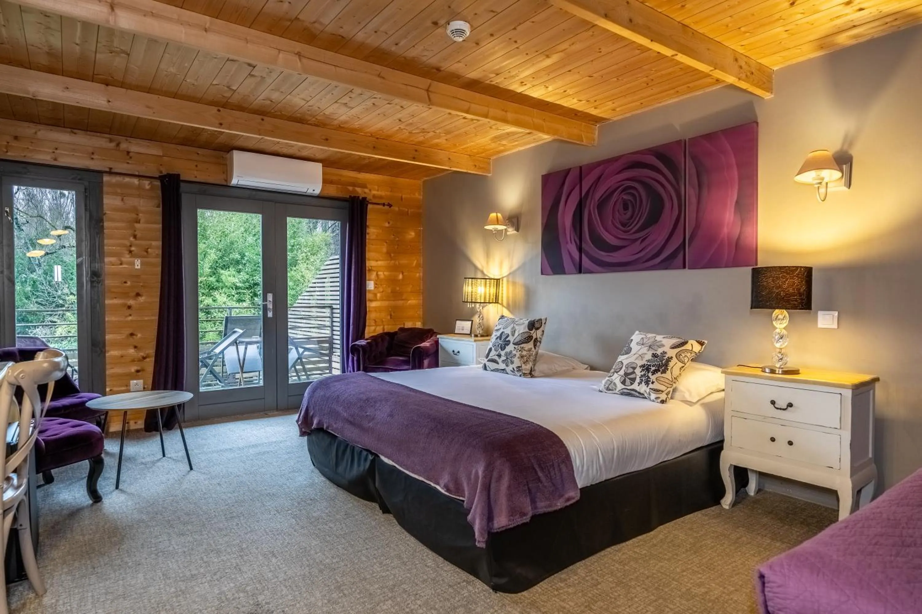 Bed in Hôtel Quai des Pontis