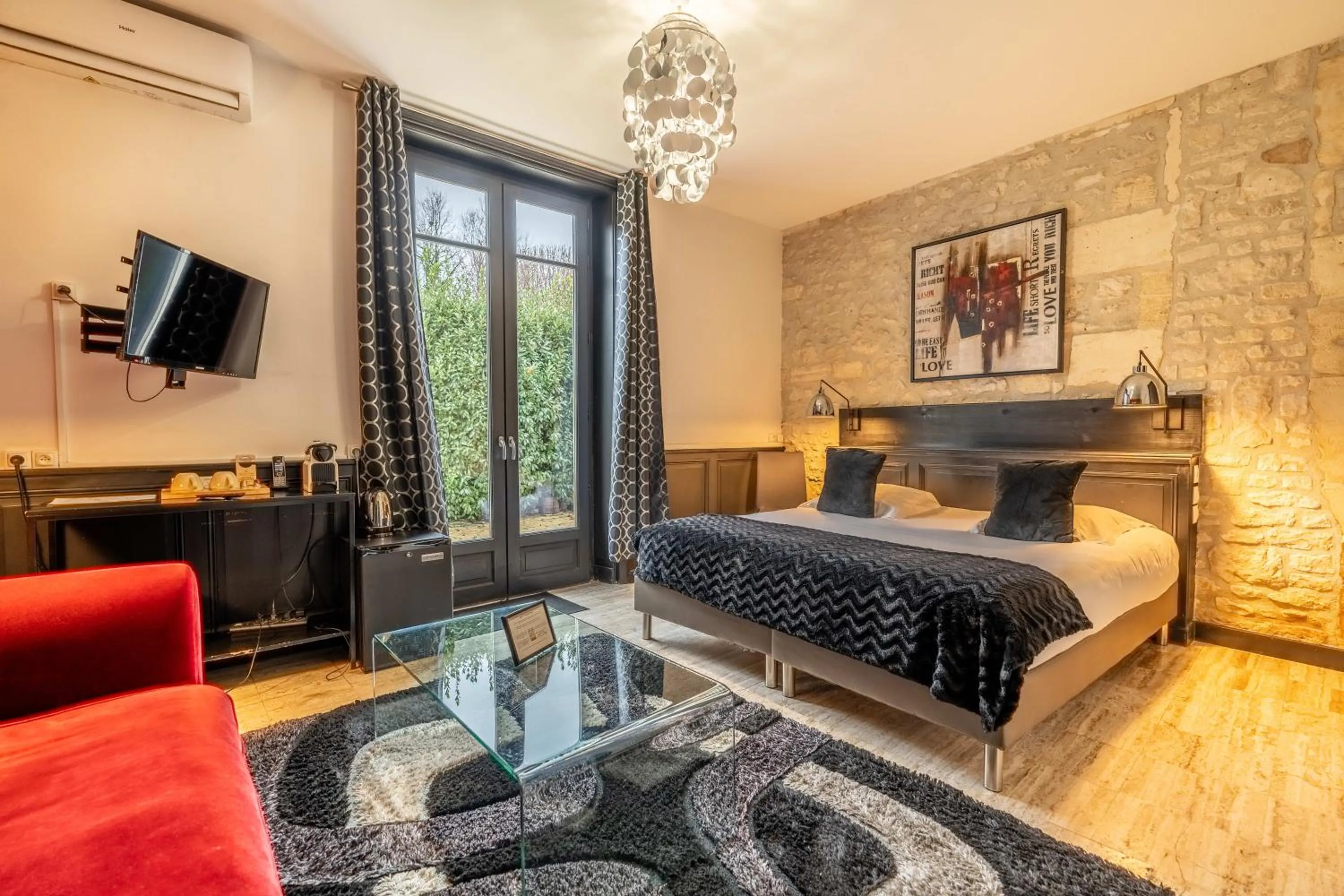 Bed in Hôtel Quai des Pontis