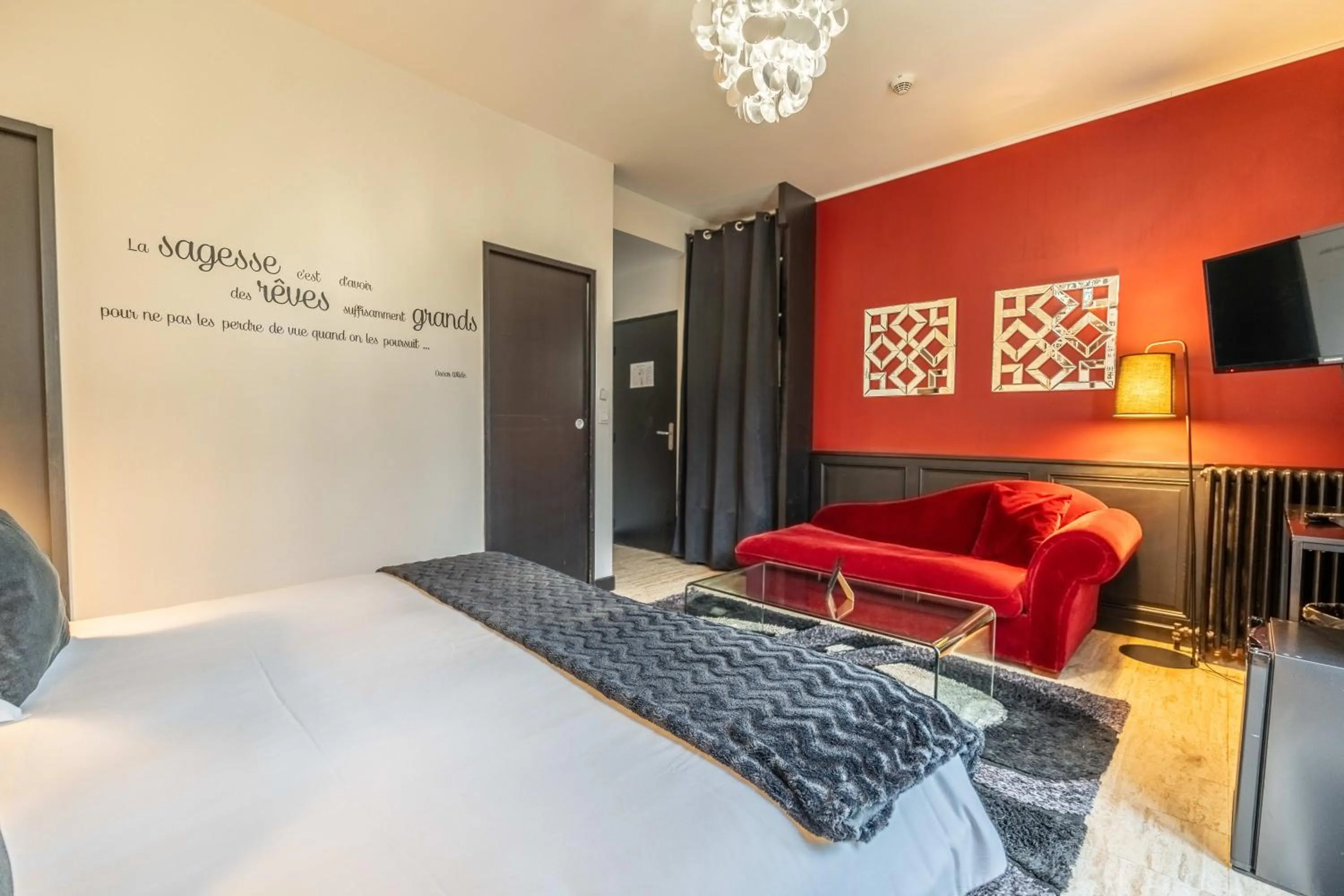 Bed in Hôtel Quai des Pontis