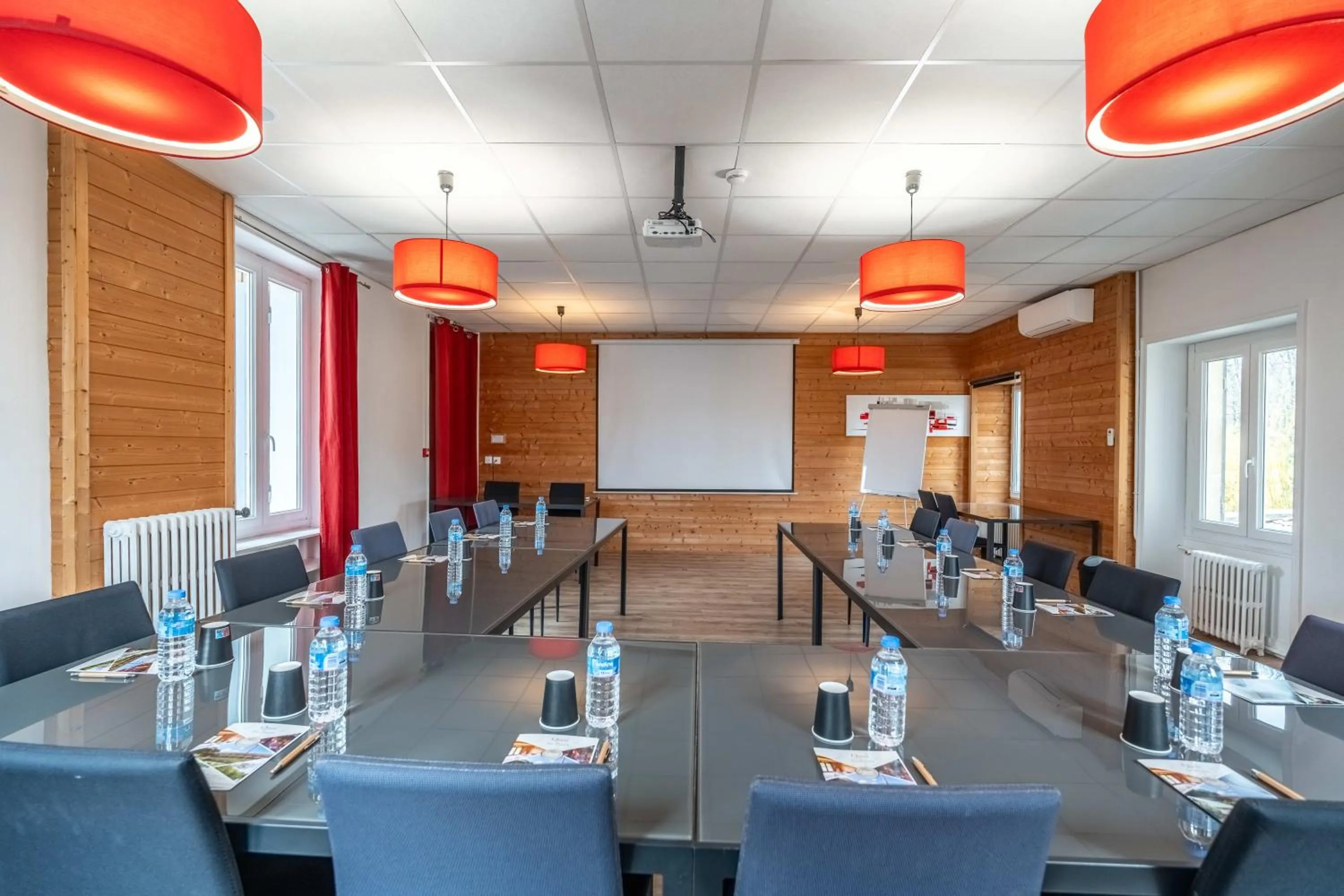 Meeting/conference room in Hôtel Quai des Pontis