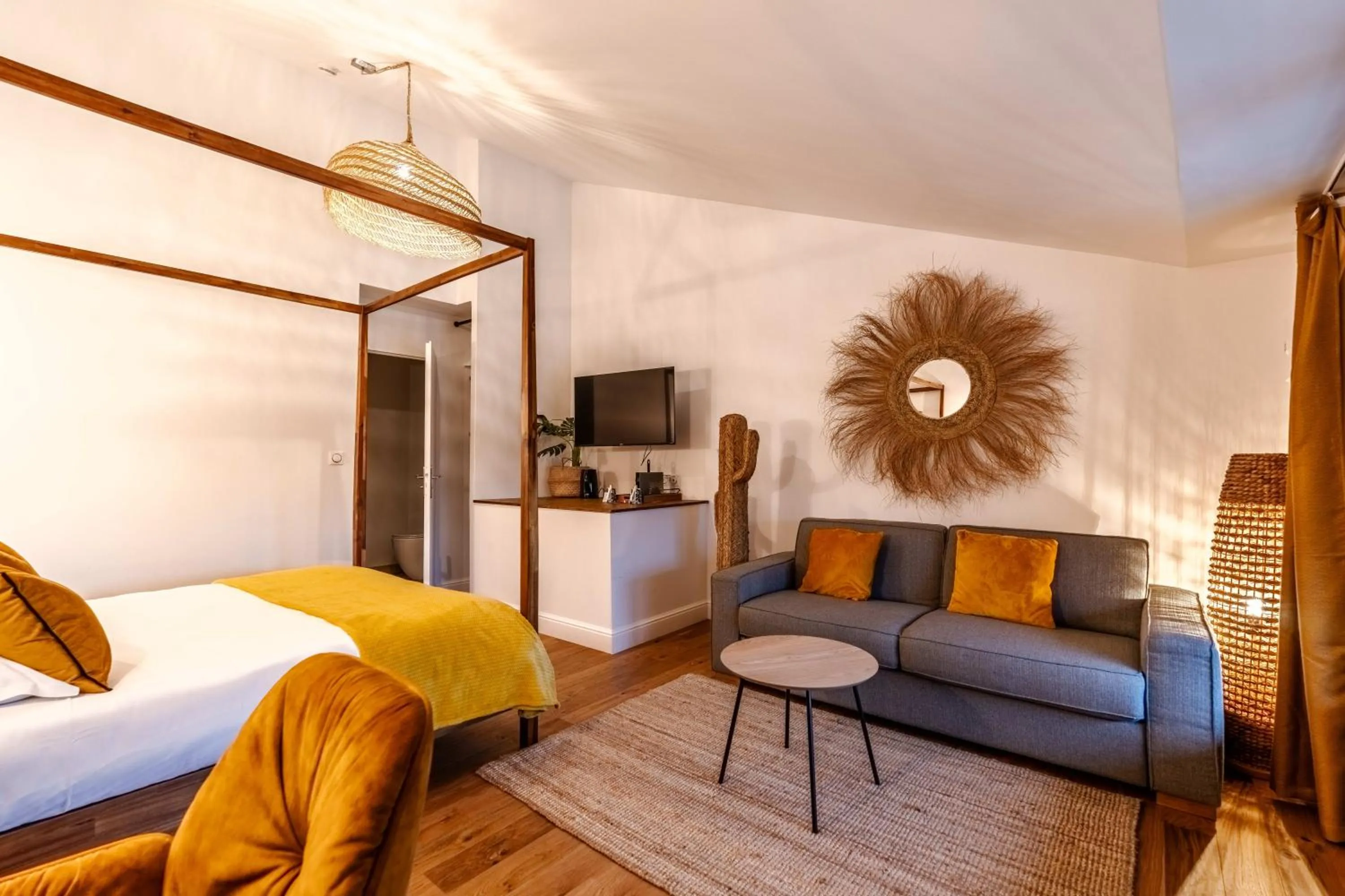 Bed in Hôtel Quai des Pontis