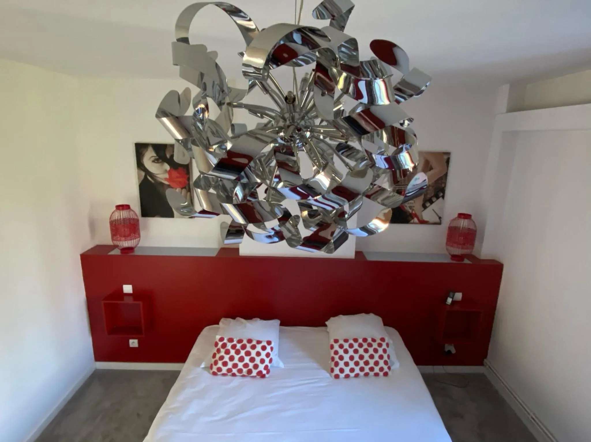 Decorative detail, Bed in Hôtel Quai des Pontis